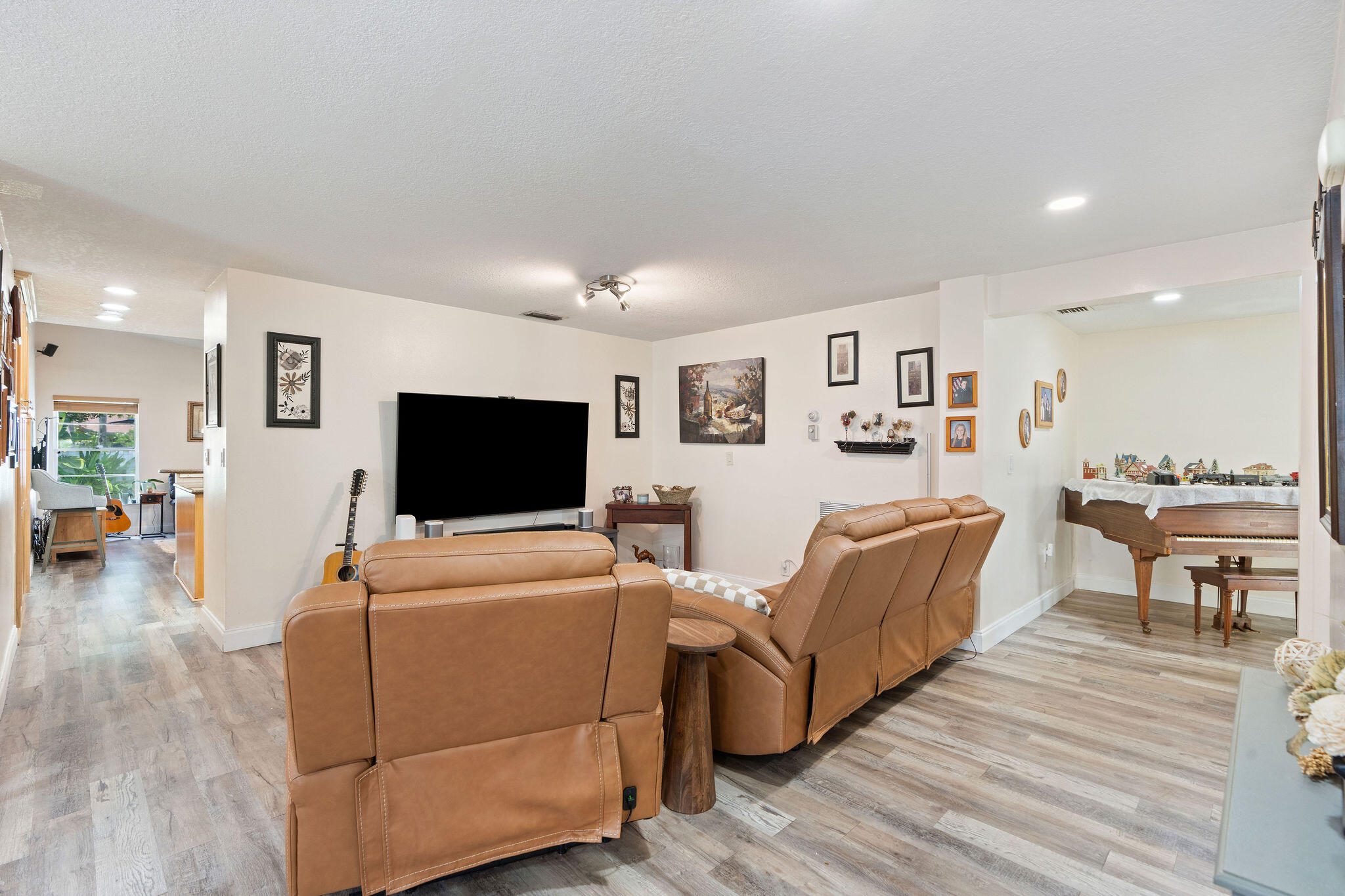4010 W Sailboat Drive