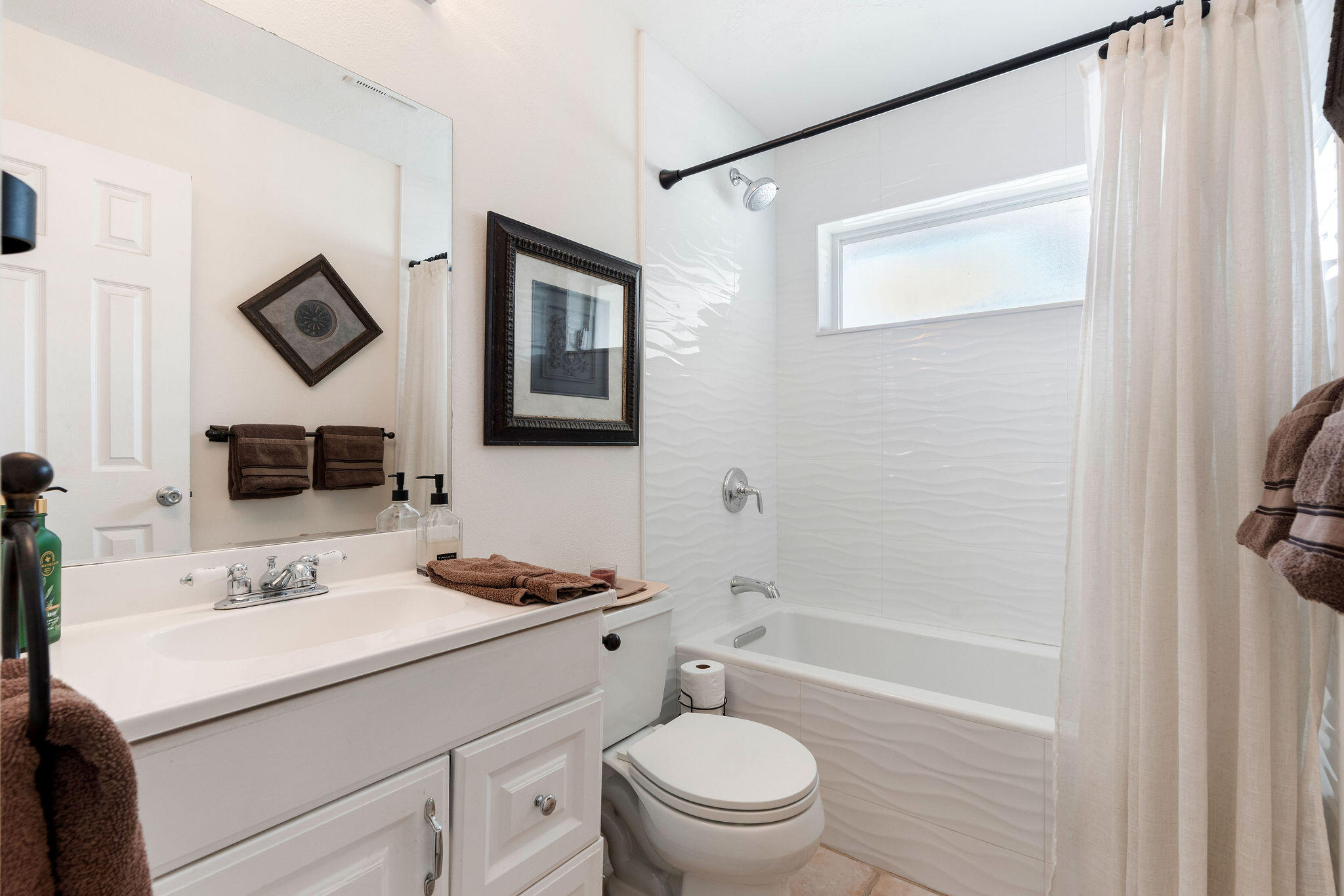 4010 W Sailboat Drive