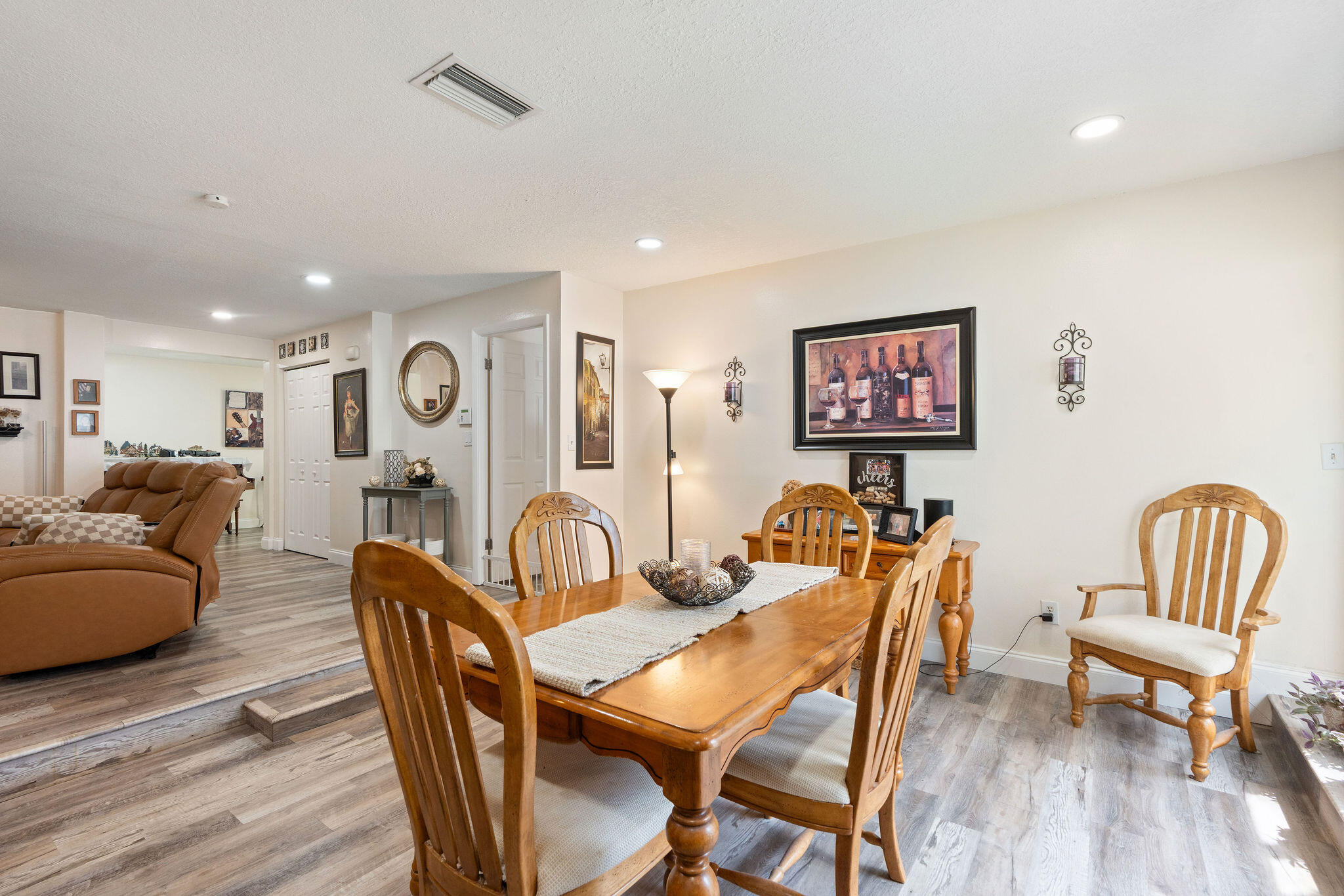 4010 W Sailboat Drive