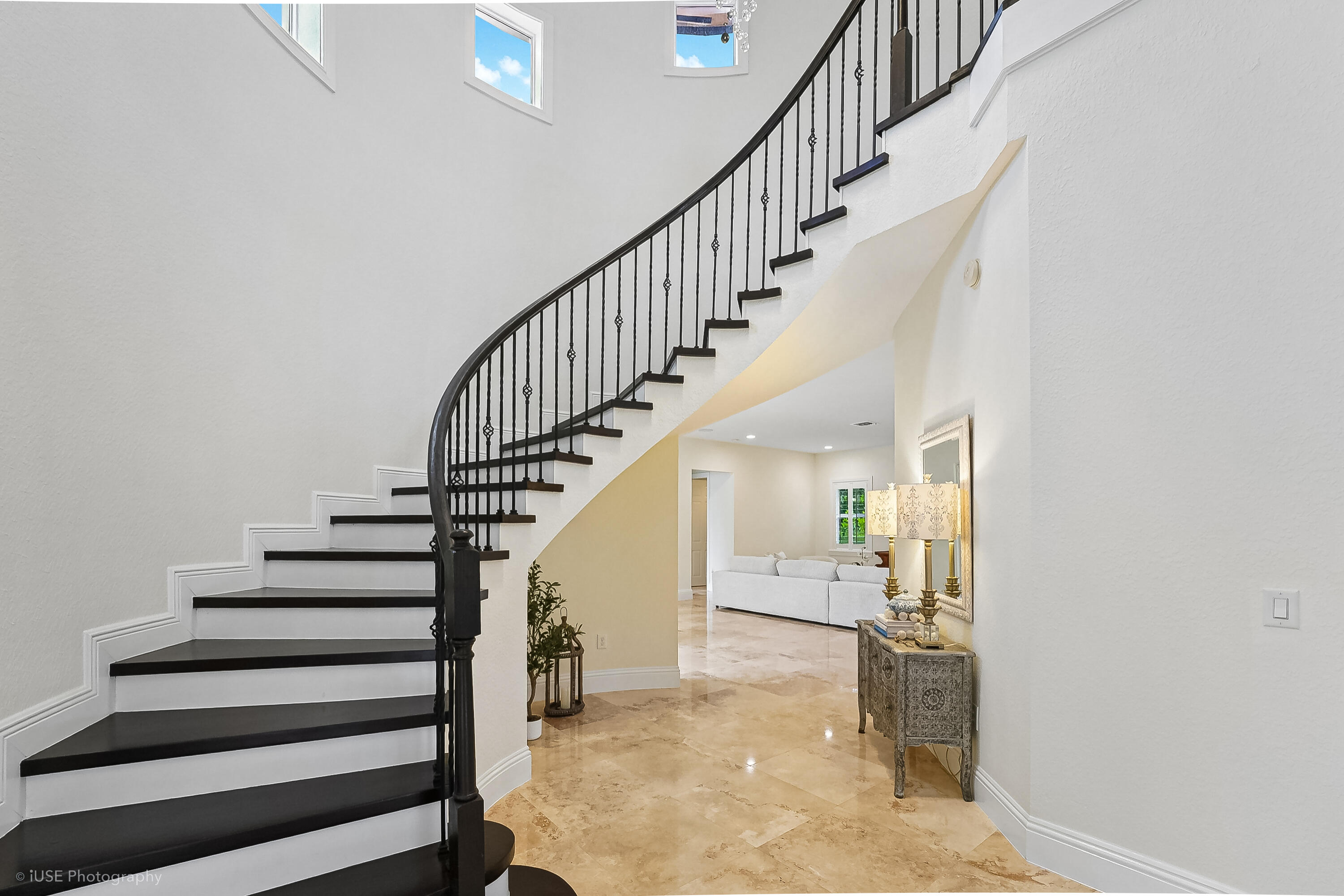 2825 Jockey Circle W