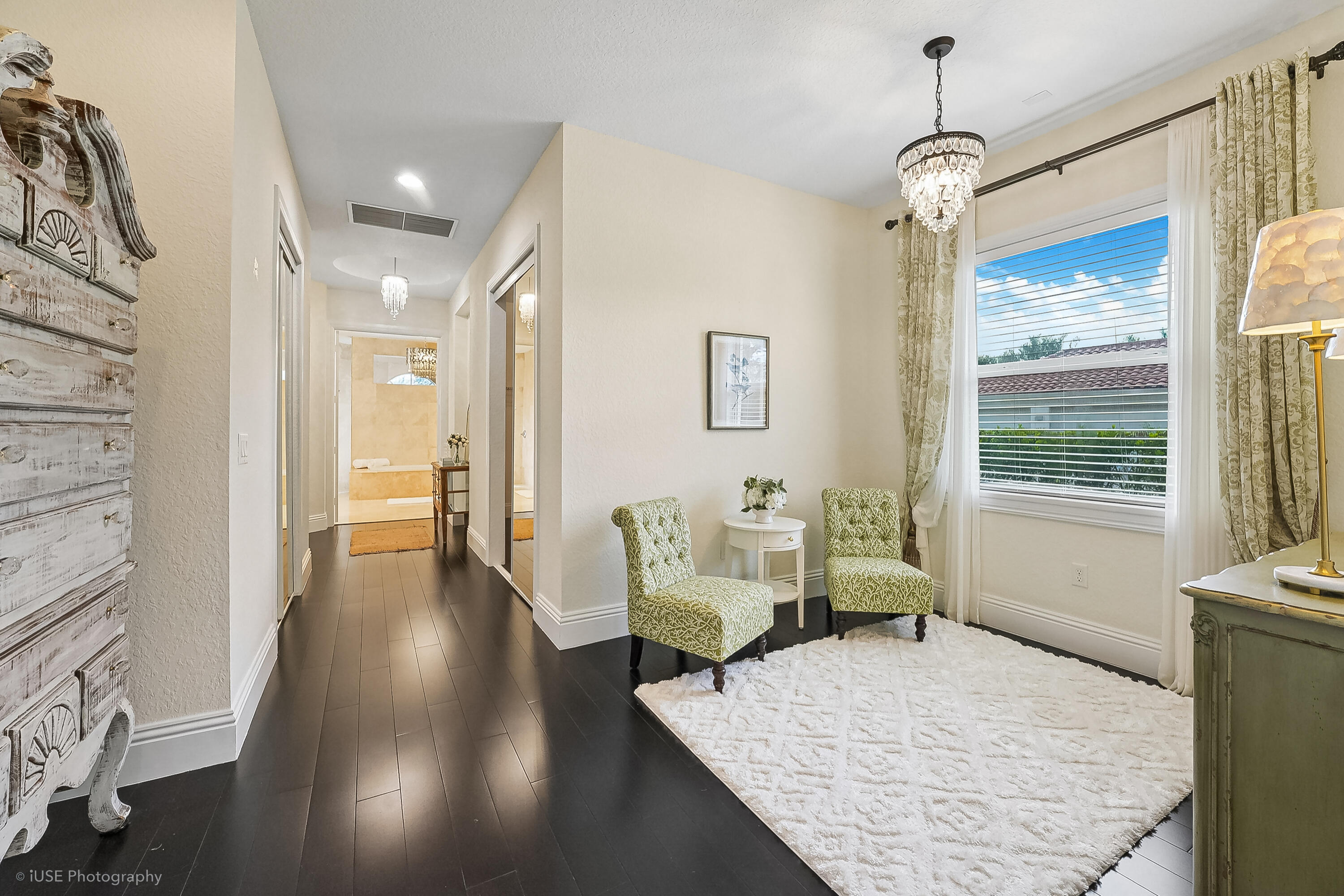 2825 Jockey Circle W