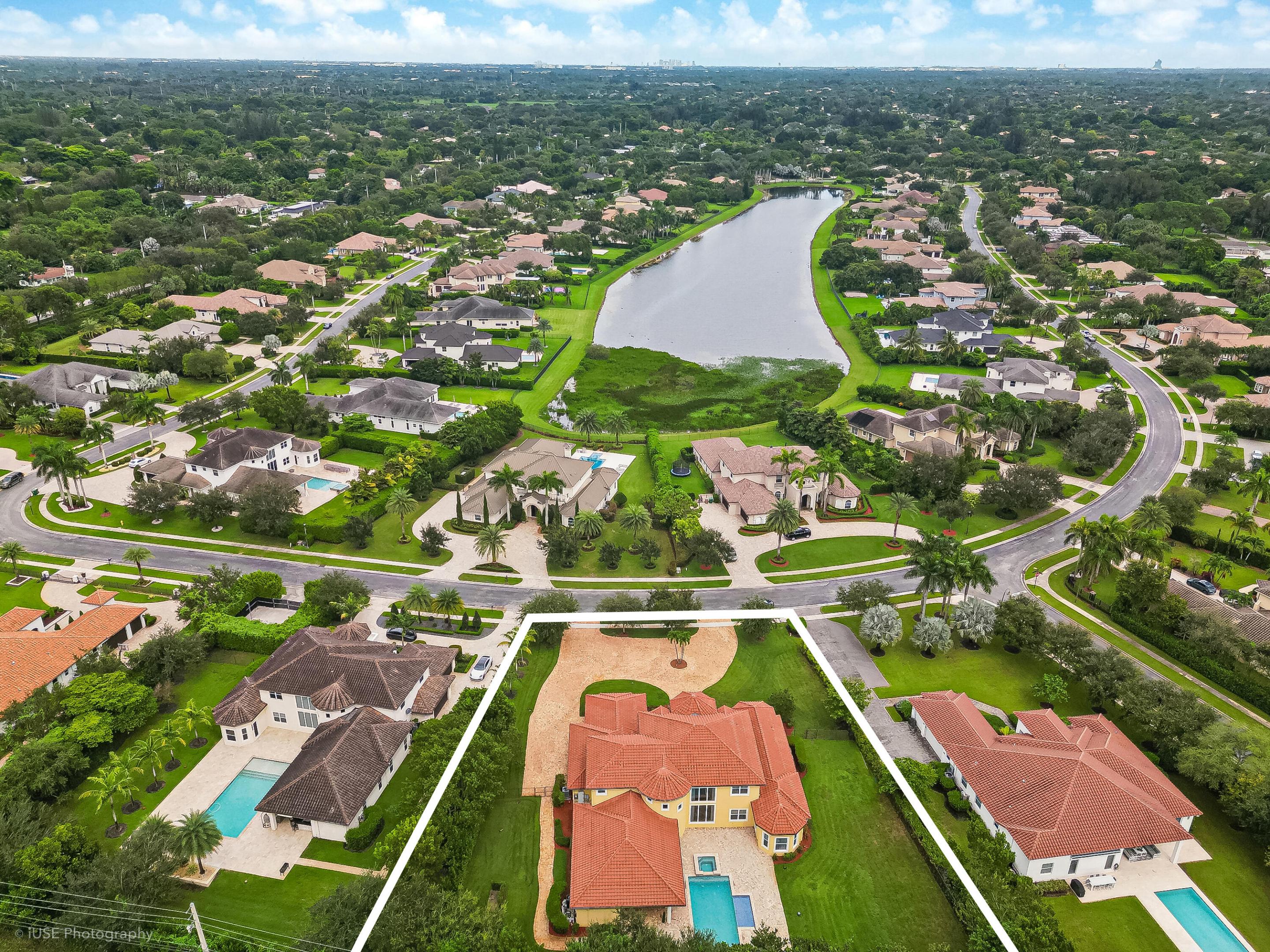 2825 Jockey Circle W