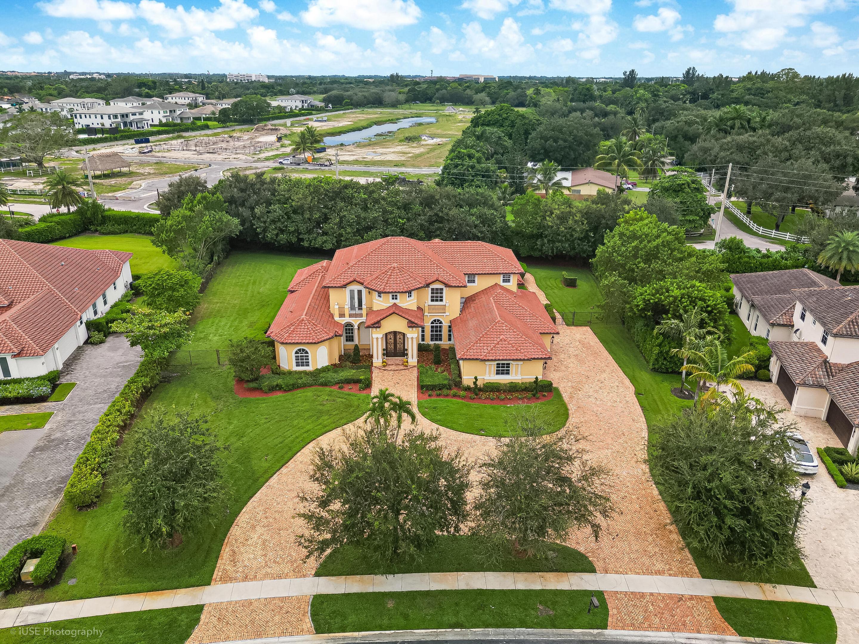 2825 Jockey Circle W