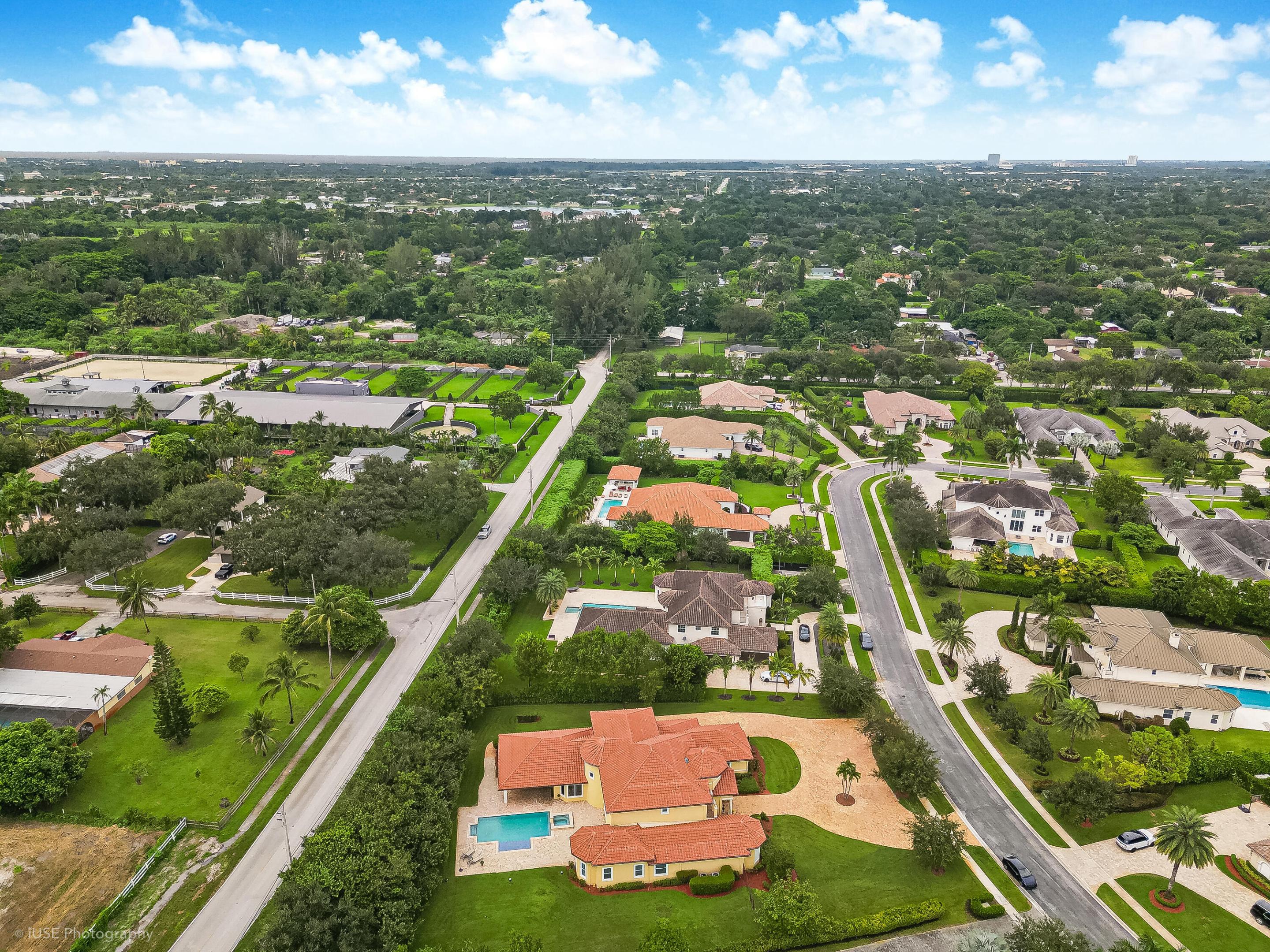 2825 Jockey Circle W