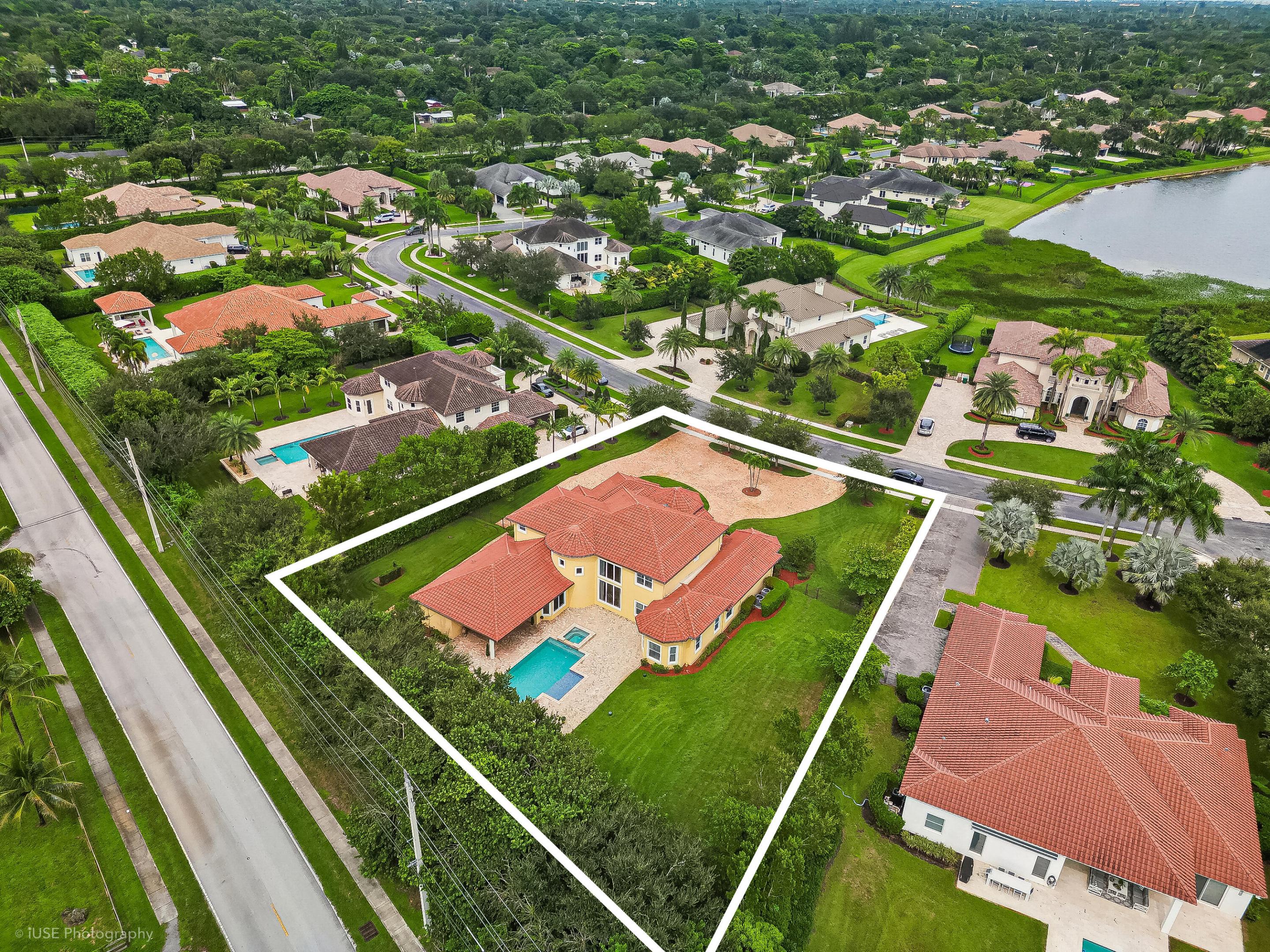 2825 Jockey Circle W