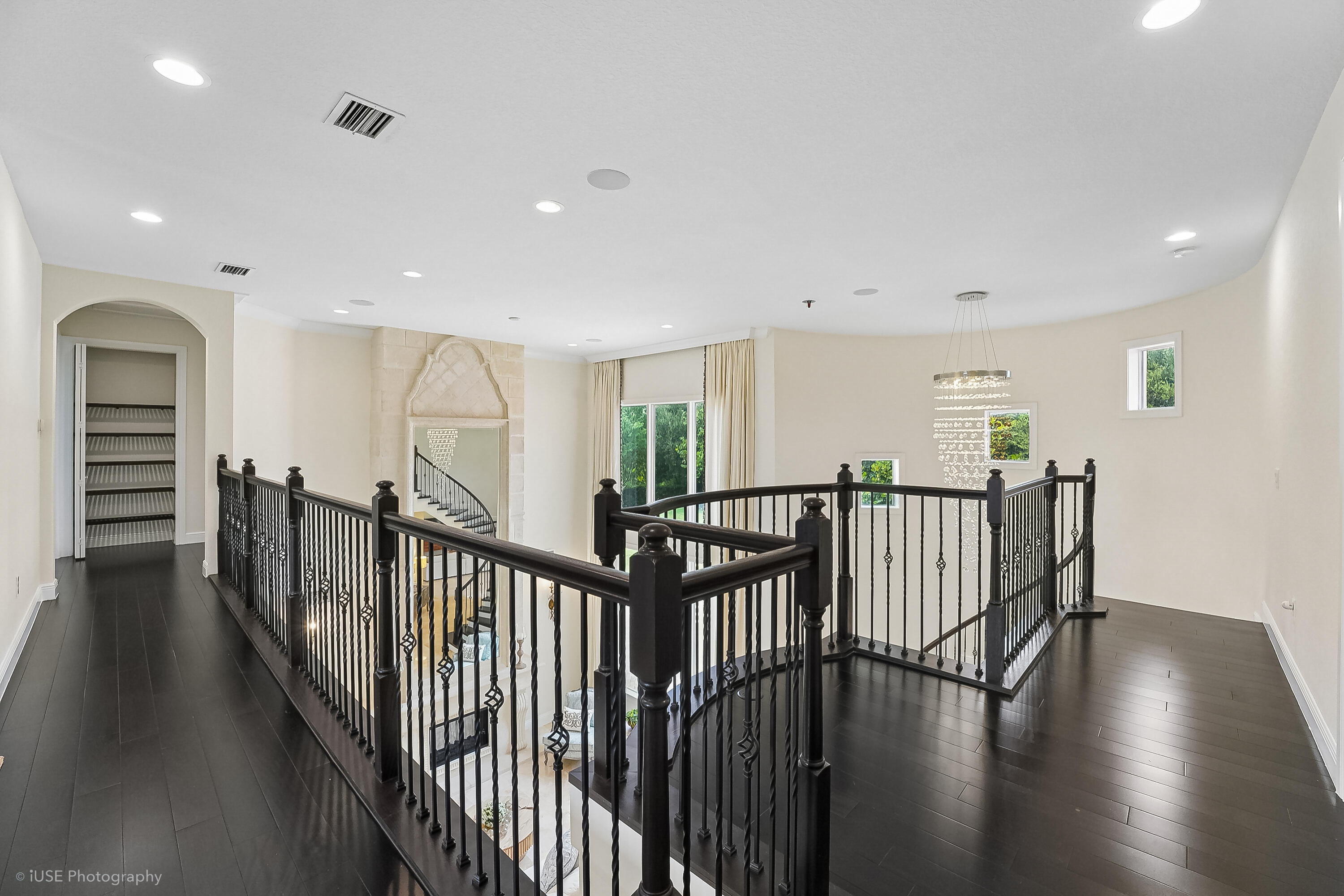 2825 Jockey Circle W