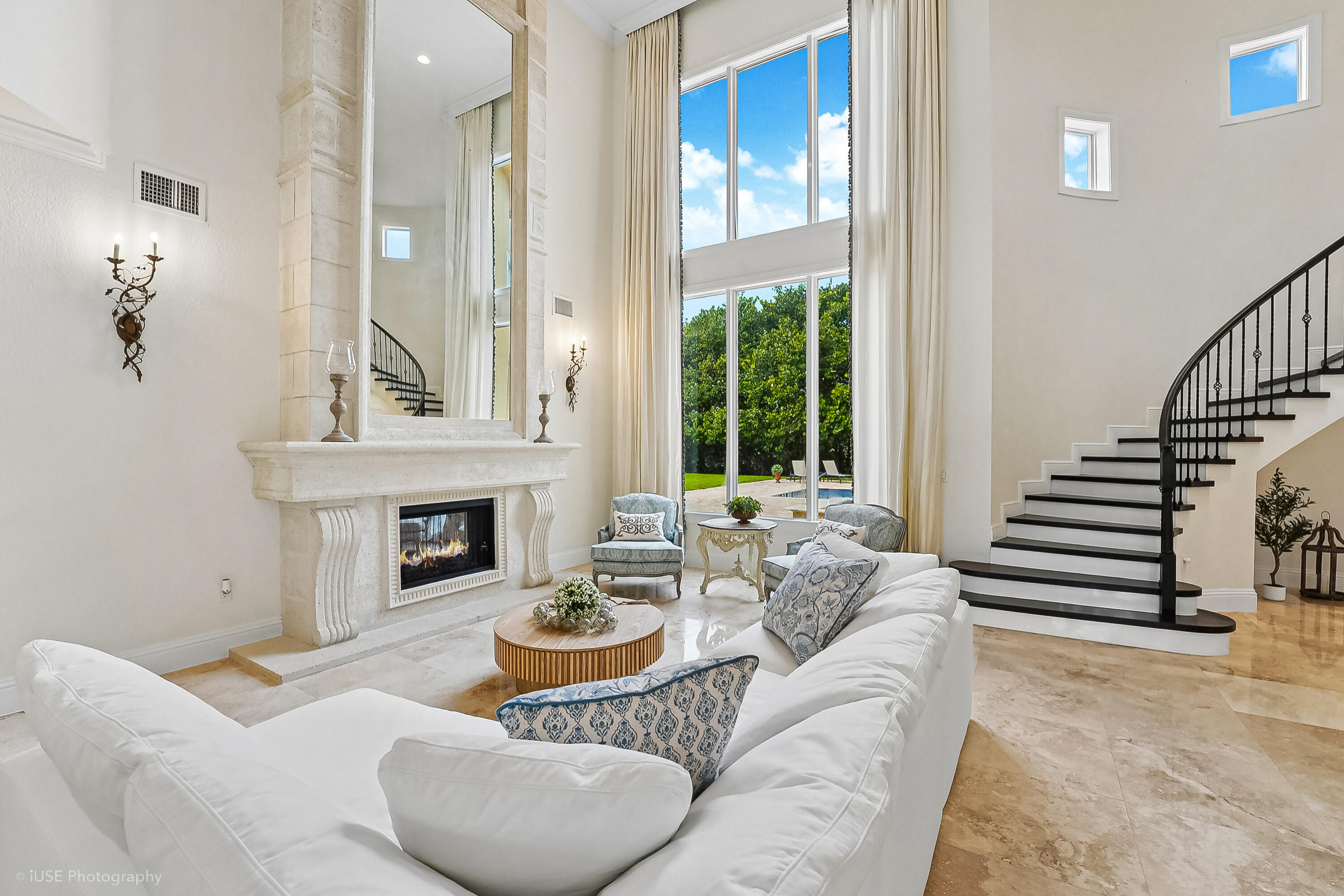 2825 Jockey Circle W