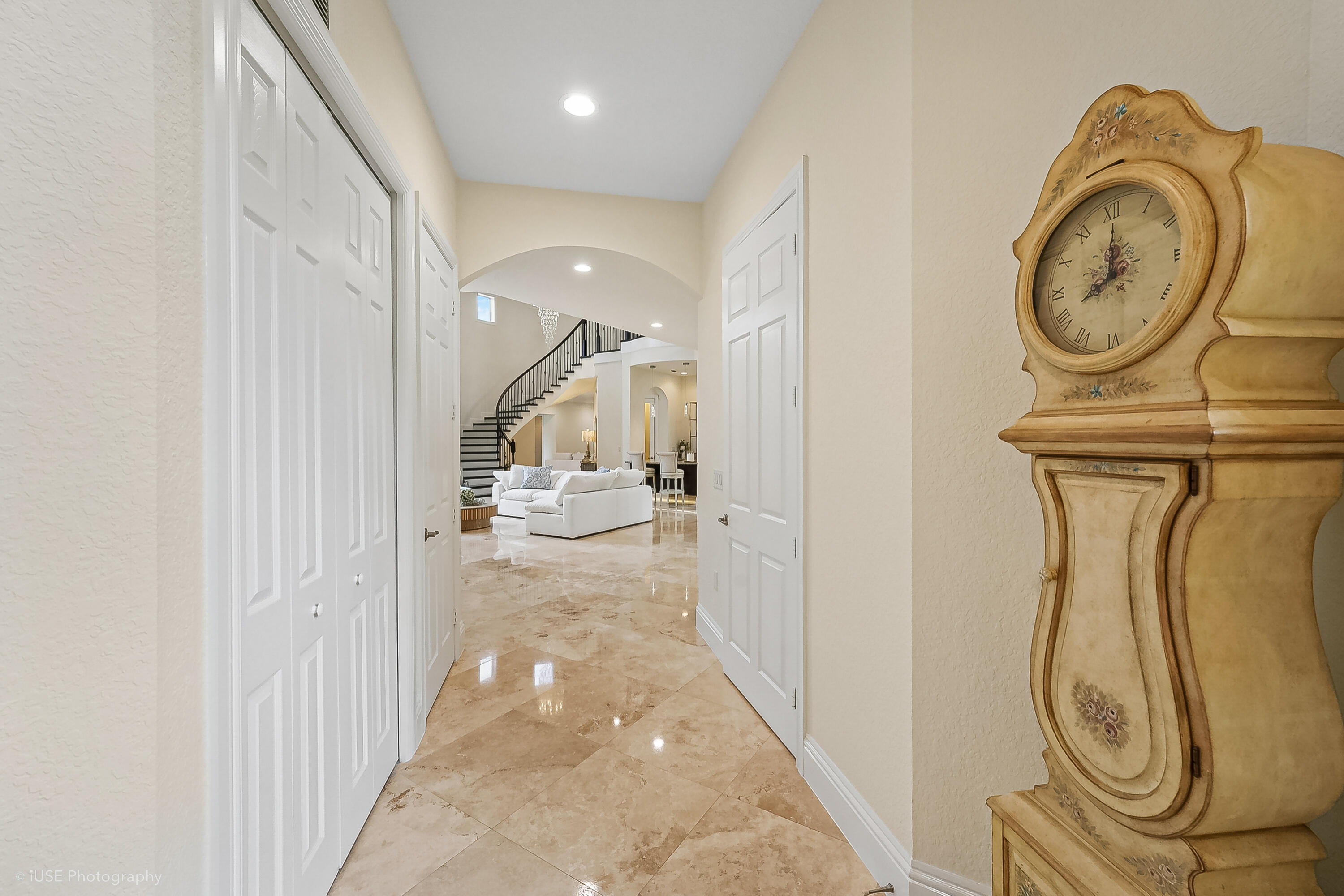 2825 Jockey Circle W
