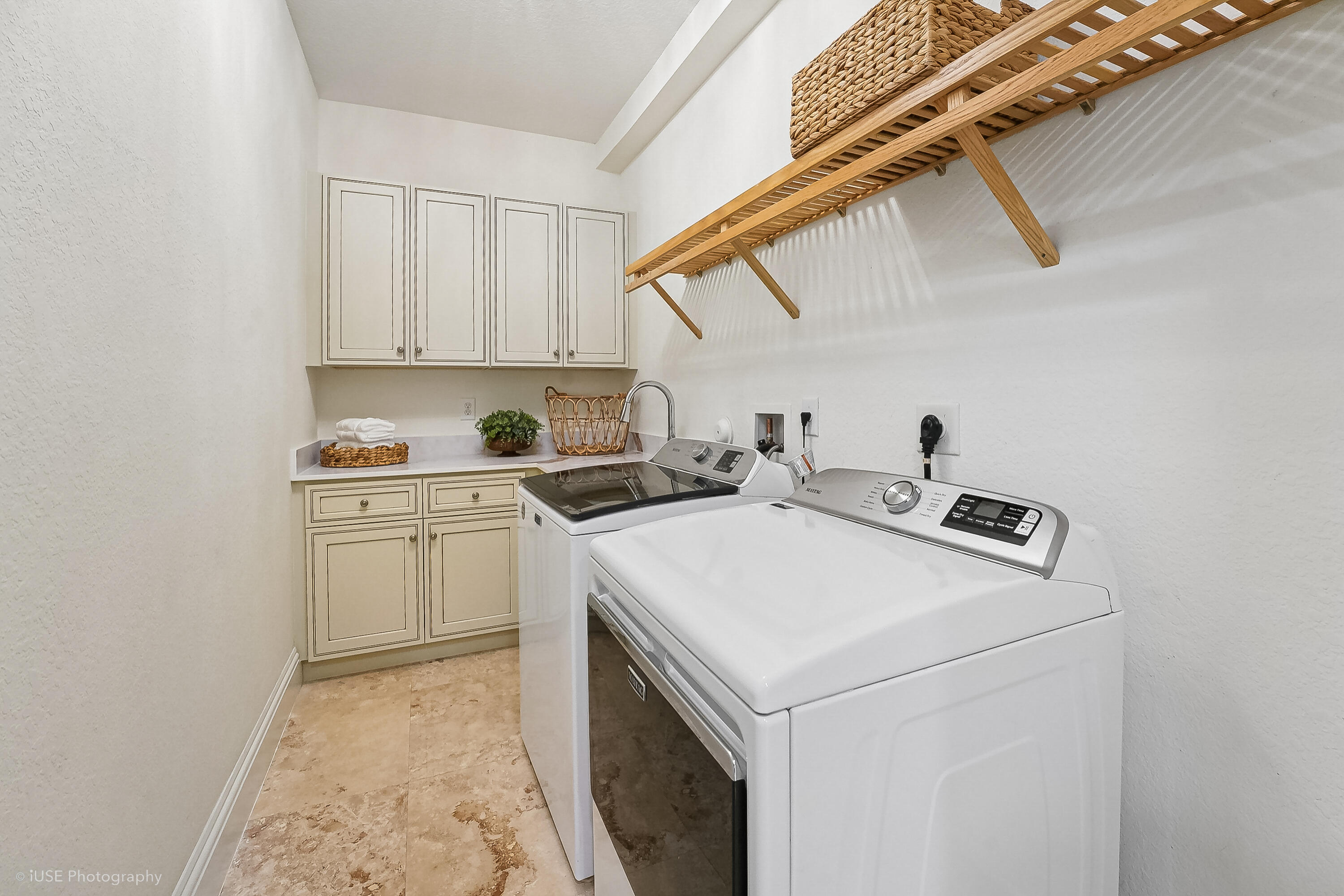 2825 Jockey Circle W