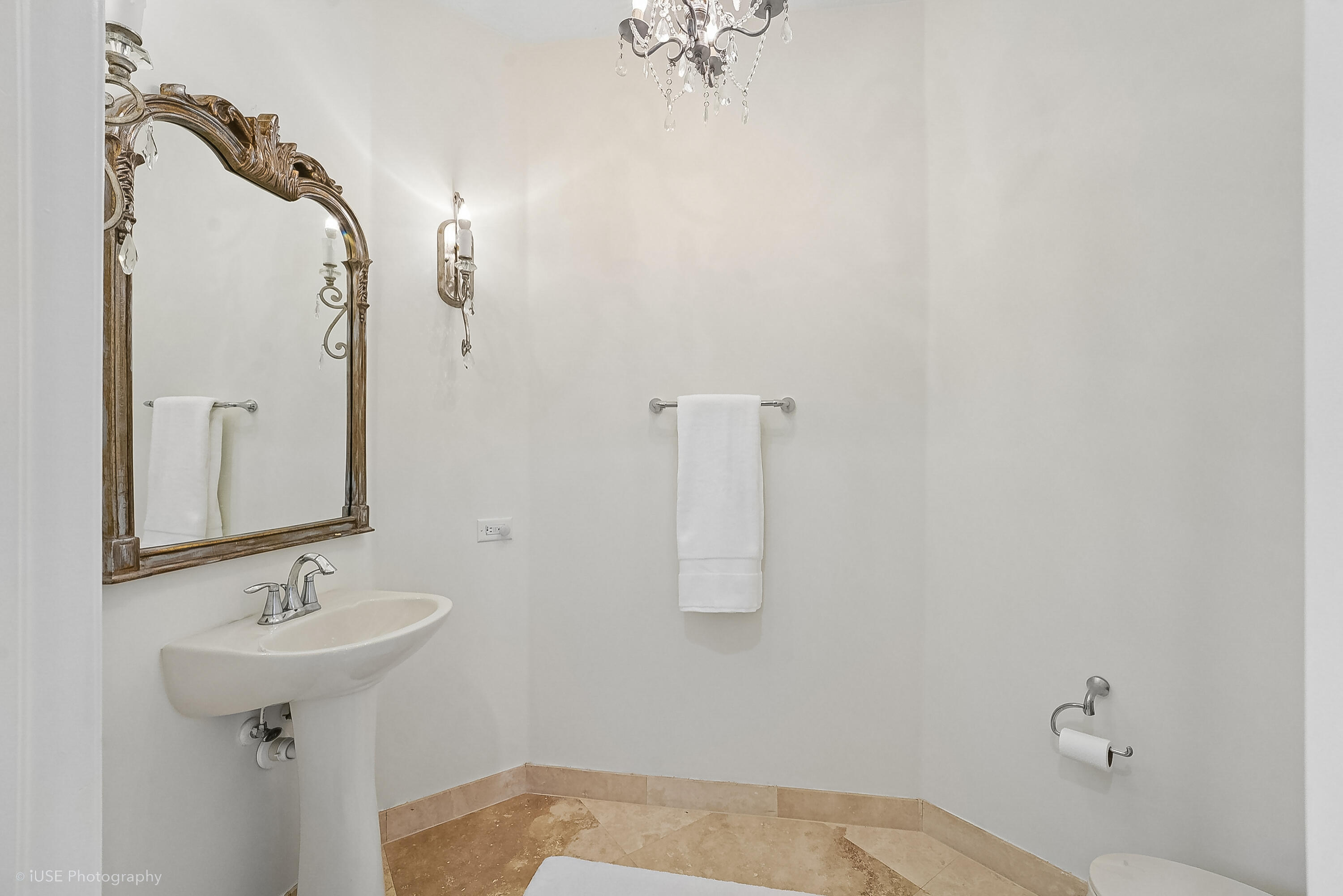 2825 Jockey Circle W
