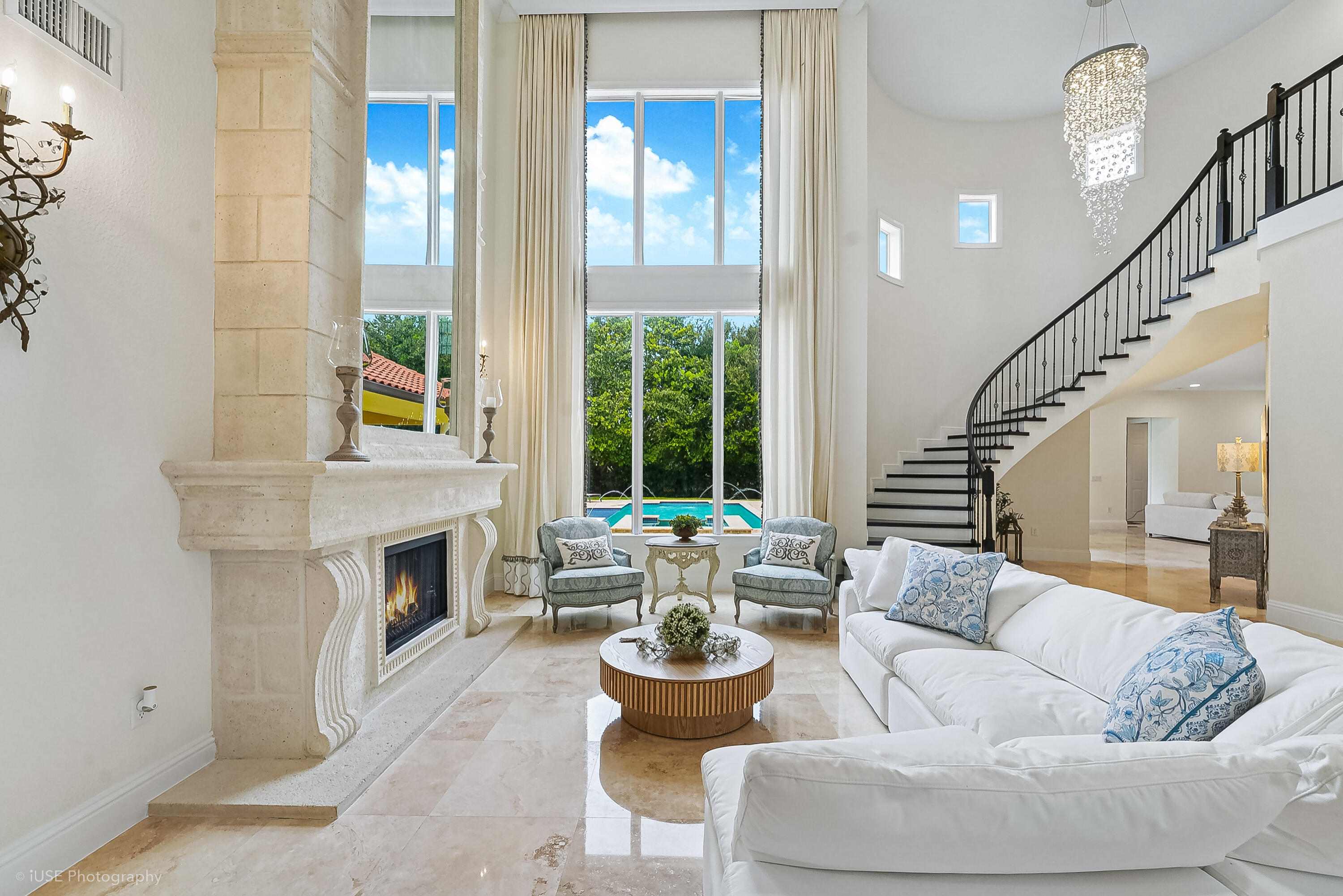 2825 Jockey Circle W