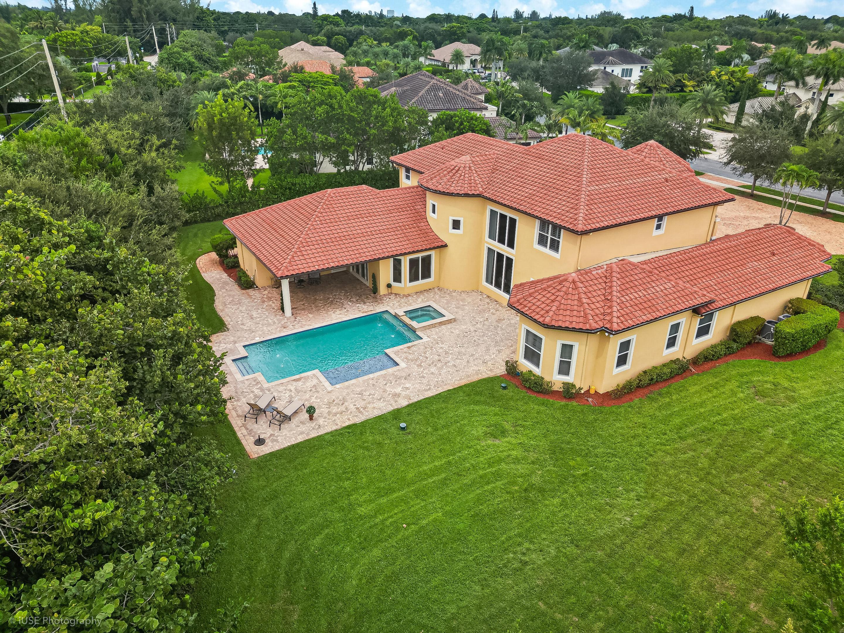 2825 Jockey Circle W