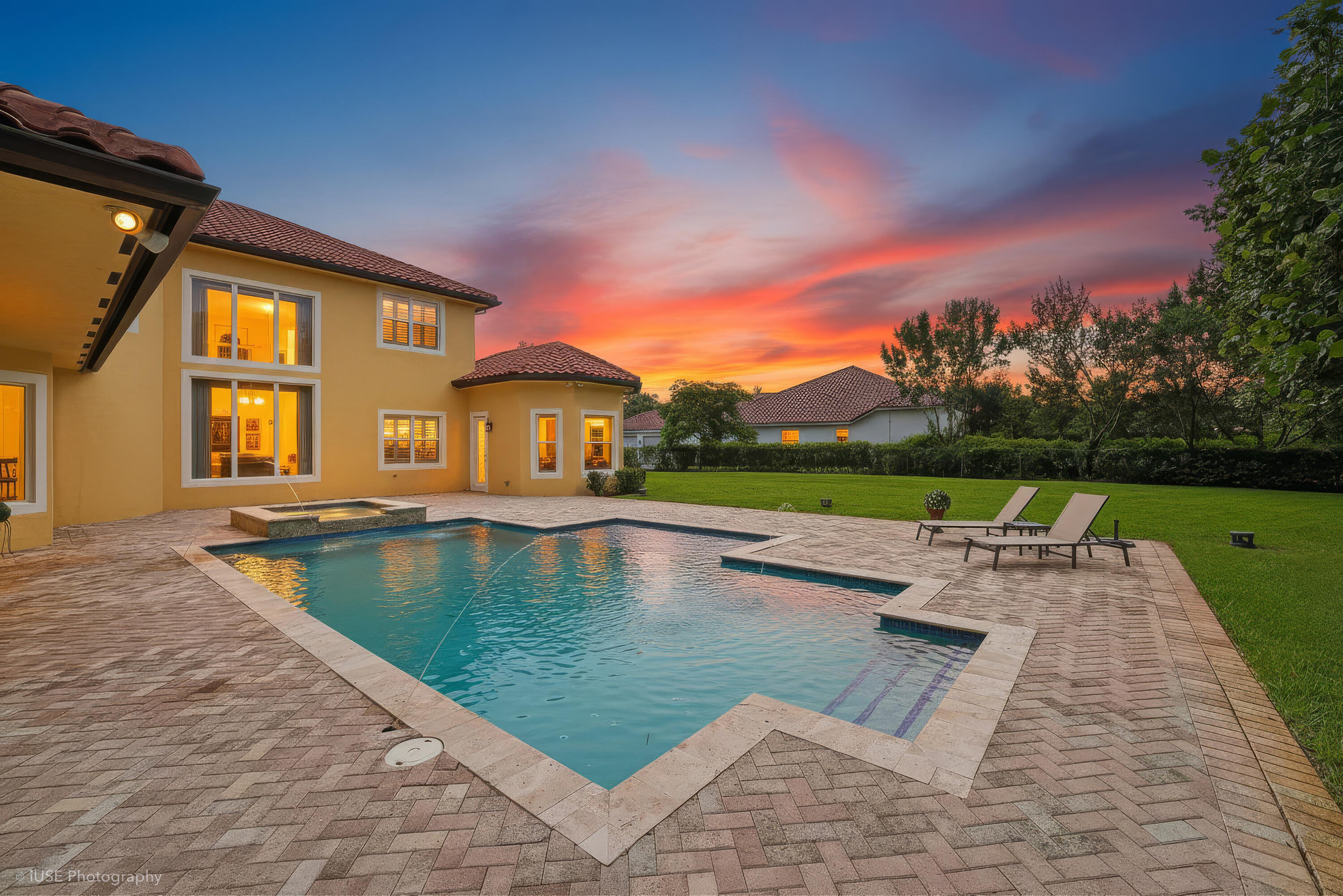 2825 Jockey Circle W