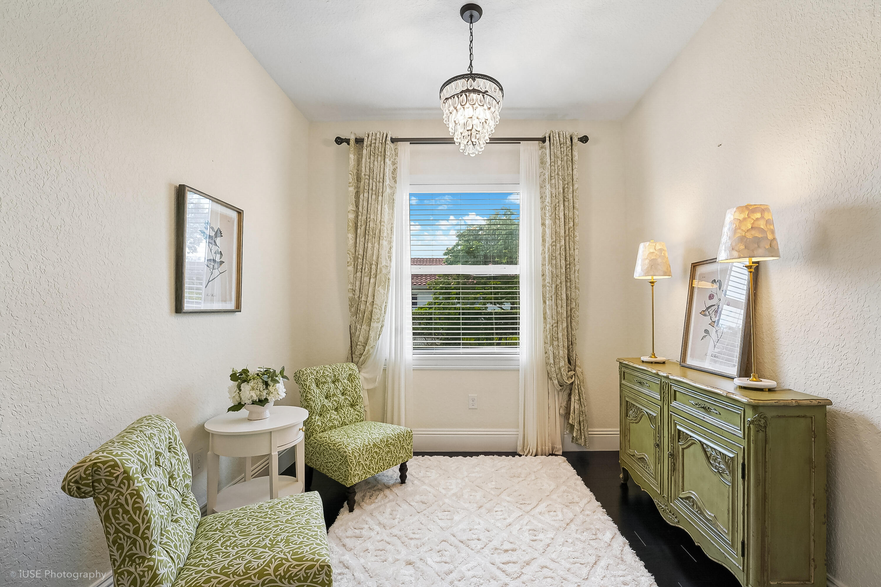 2825 Jockey Circle W