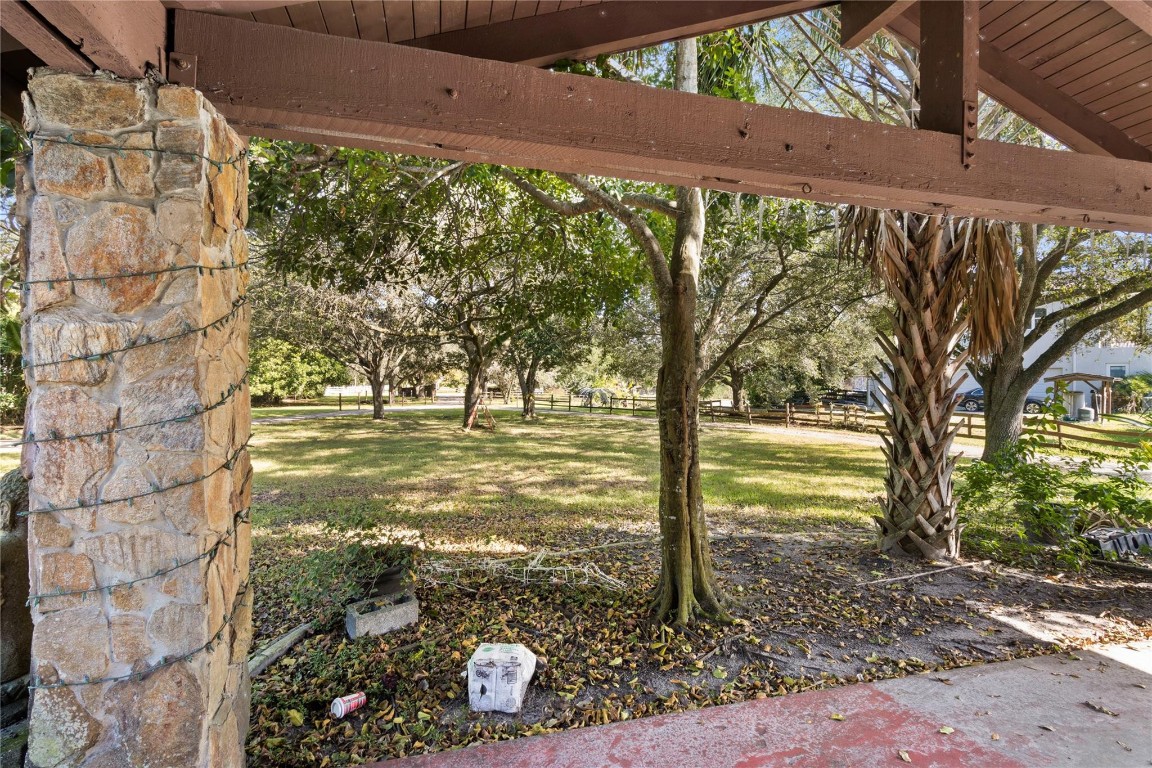 4941 Thoroughbred Ln