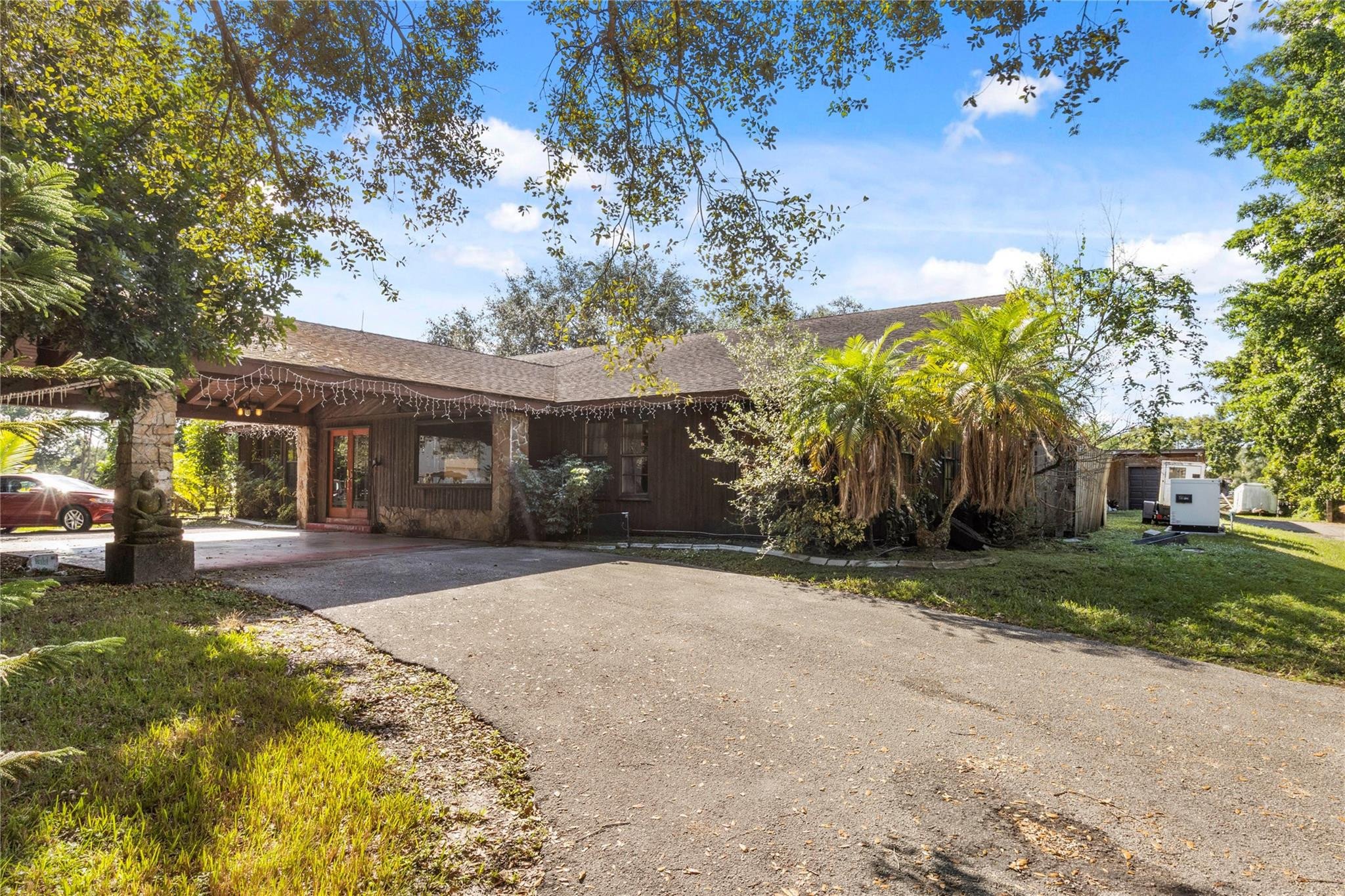 4941 Thoroughbred Ln