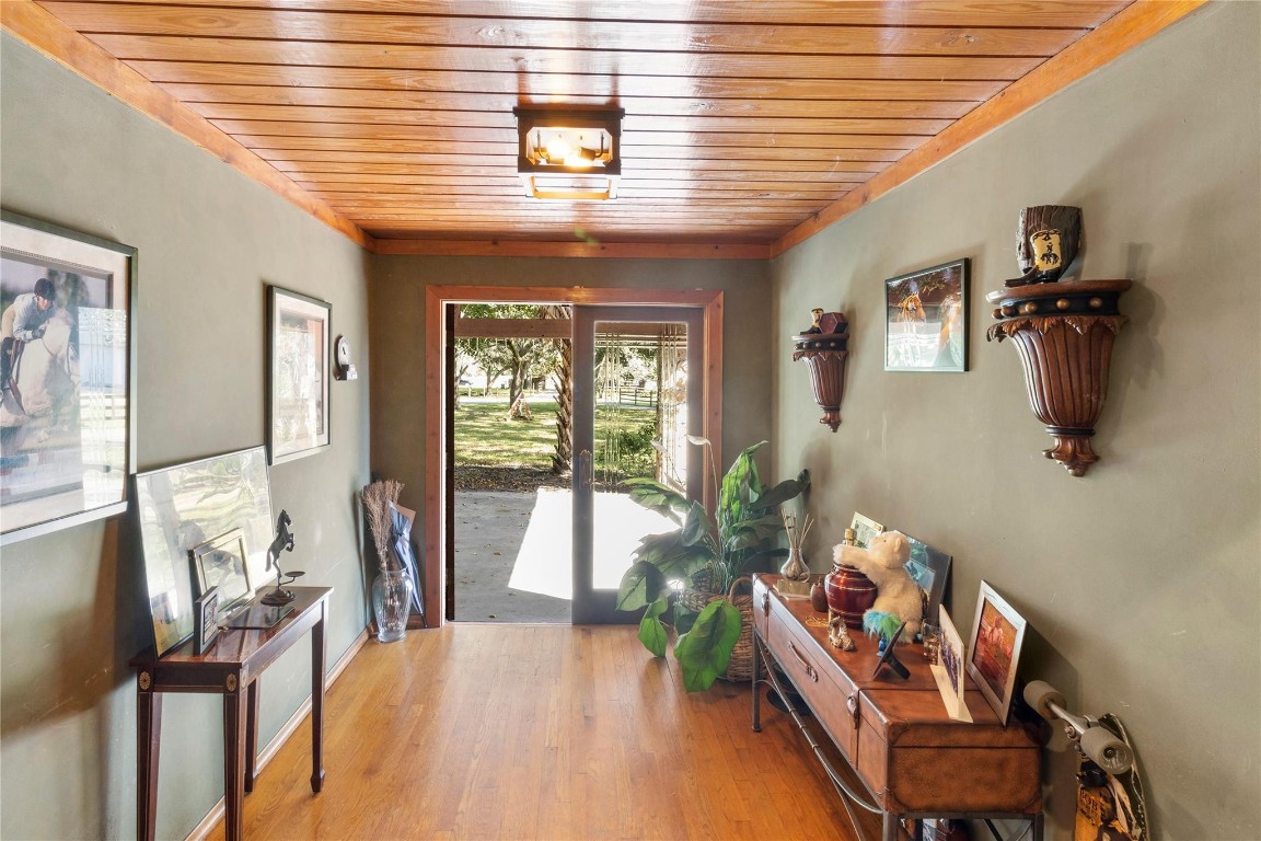 4941 Thoroughbred Ln