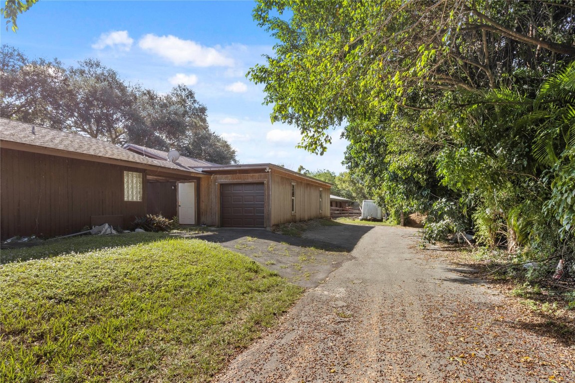 4941 Thoroughbred Ln