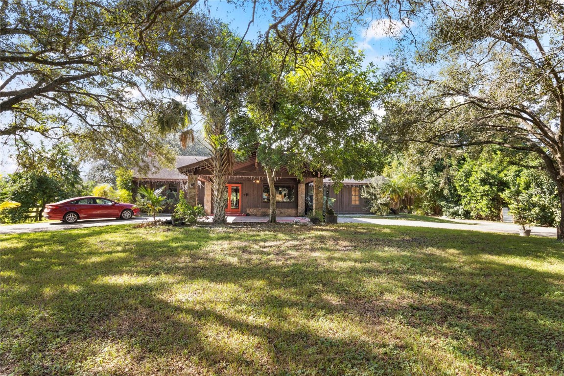 4941 Thoroughbred Ln