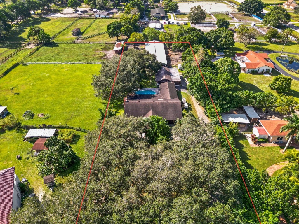 4941 Thoroughbred Ln