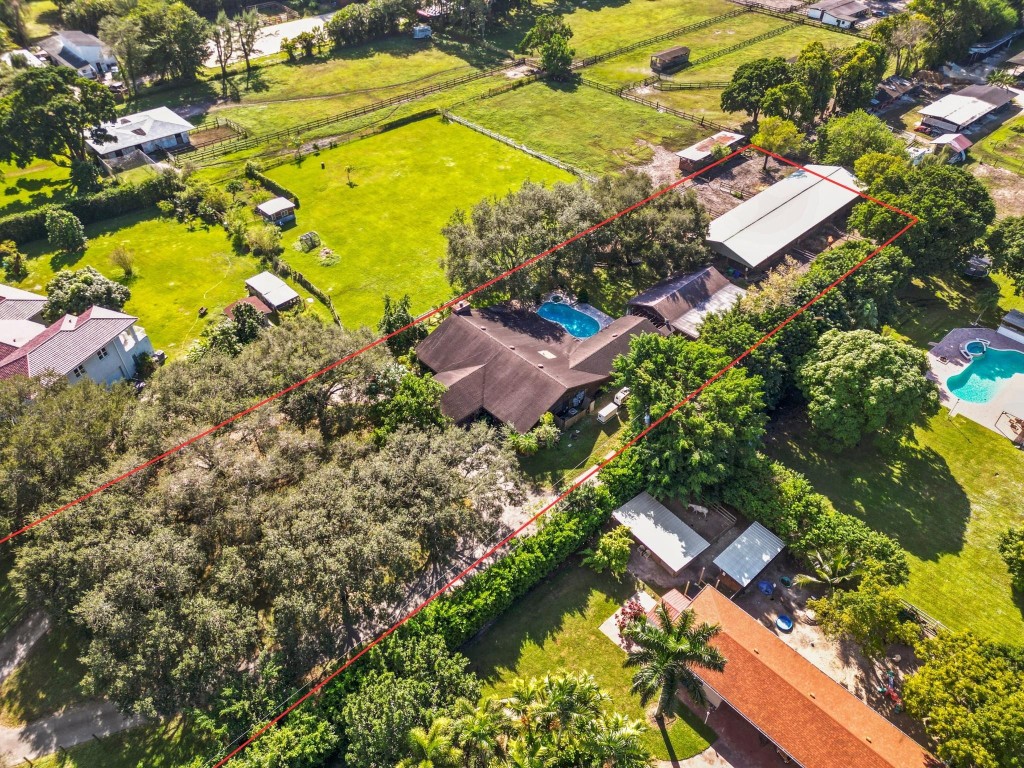 4941 Thoroughbred Ln