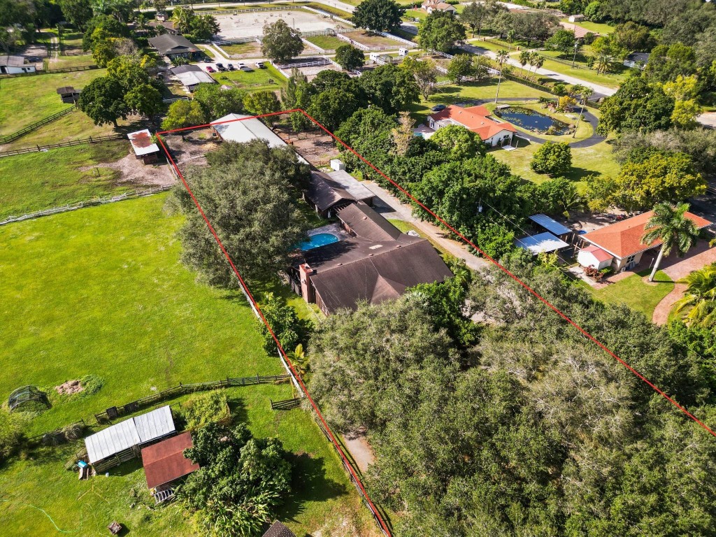 4941 Thoroughbred Ln