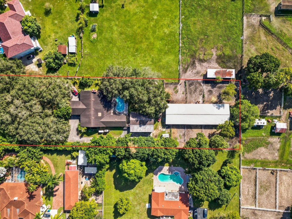 4941 Thoroughbred Ln