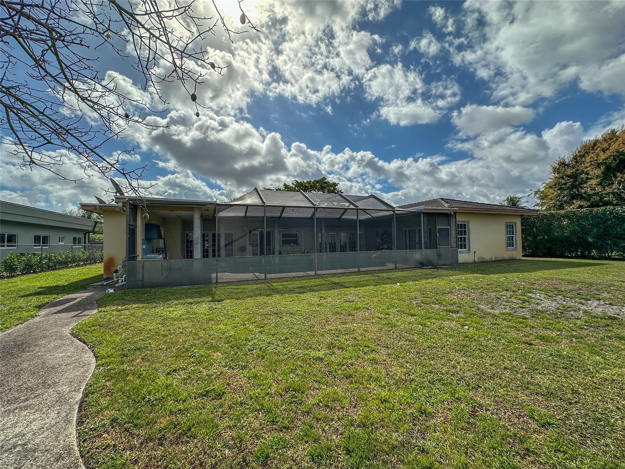 1741 SW 54 TER