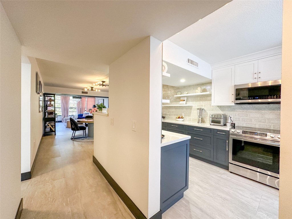 1715 WHITEHALL DR 301