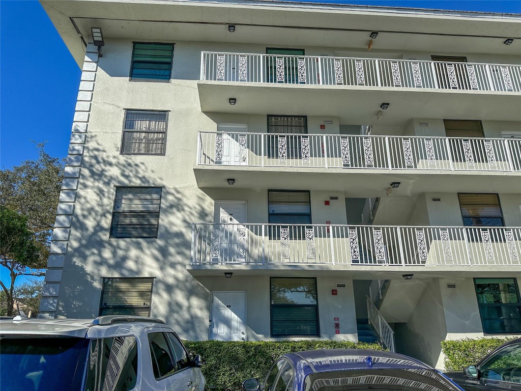 1715 WHITEHALL DR 301