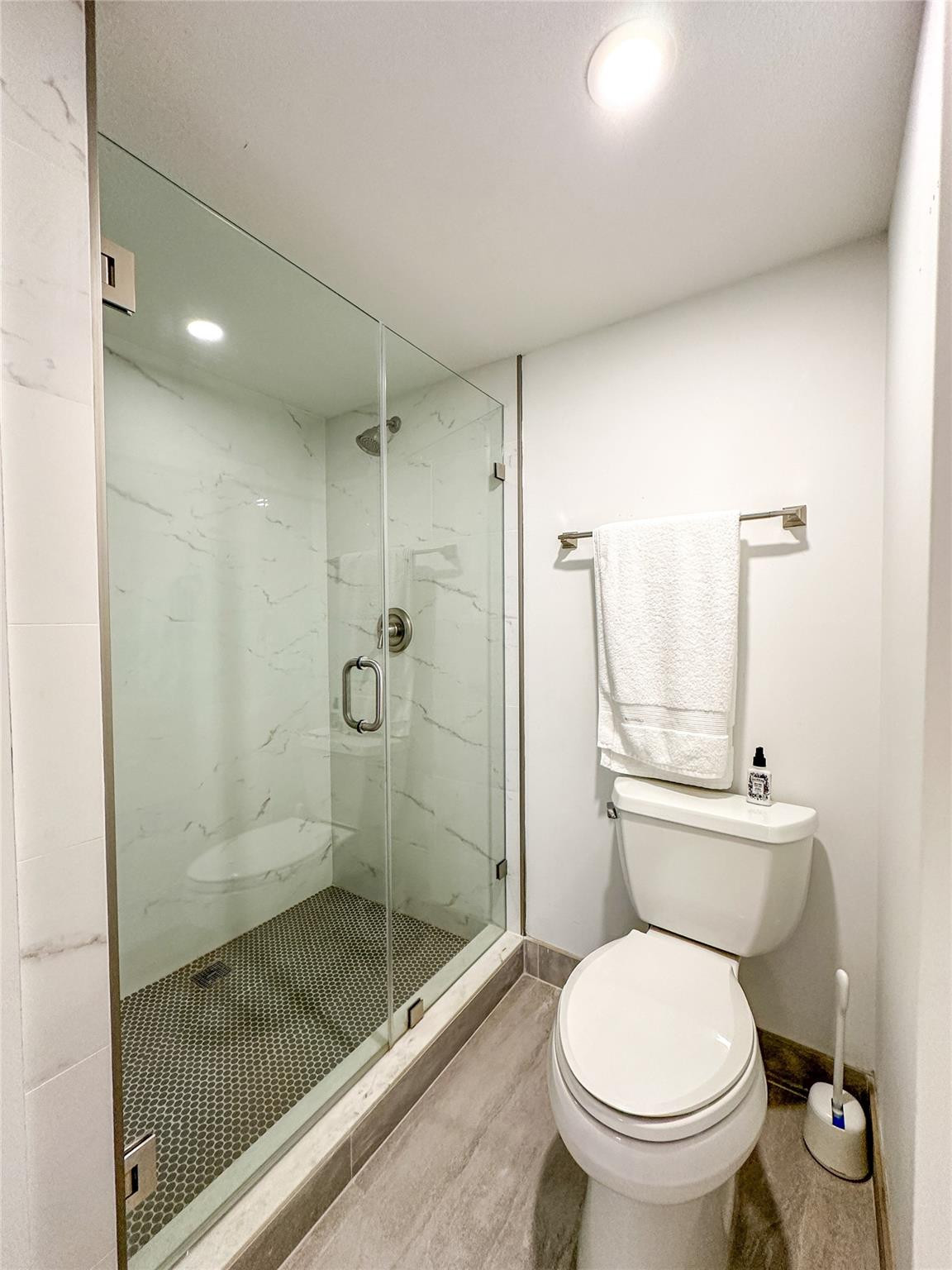 1715 WHITEHALL DR 301