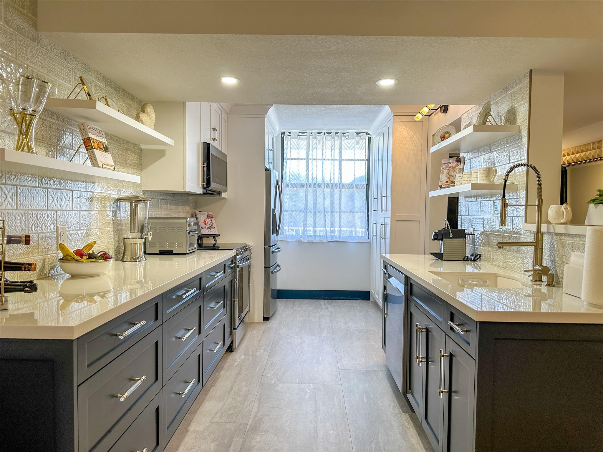 1715 WHITEHALL DR 301