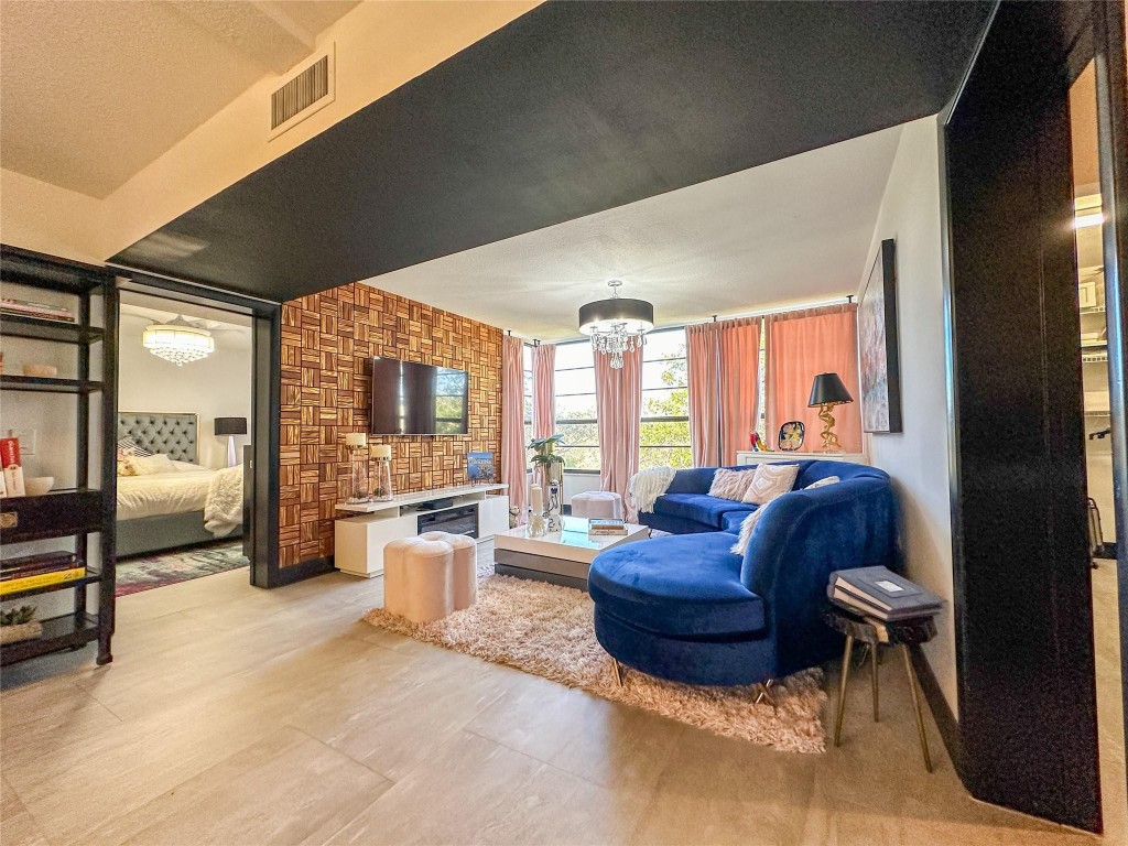 1715 WHITEHALL DR 301