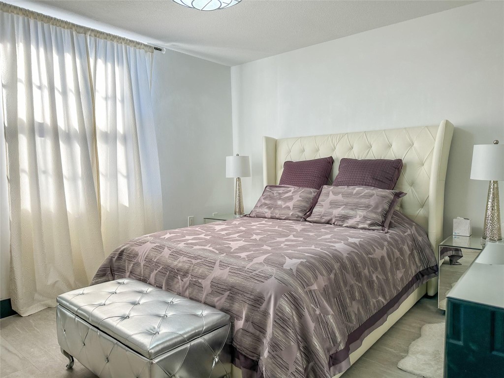 1715 WHITEHALL DR 301