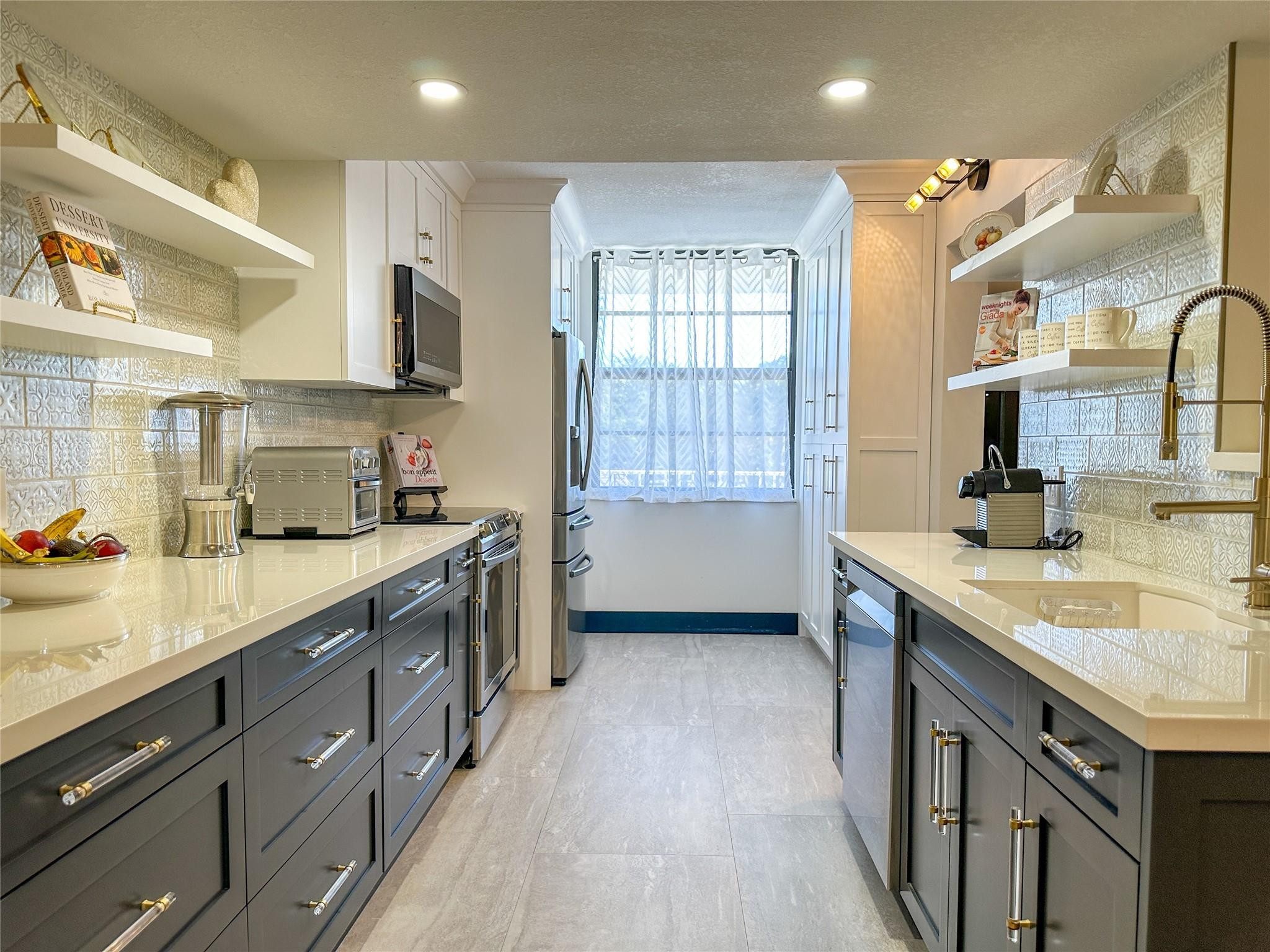 1715 WHITEHALL DR 301