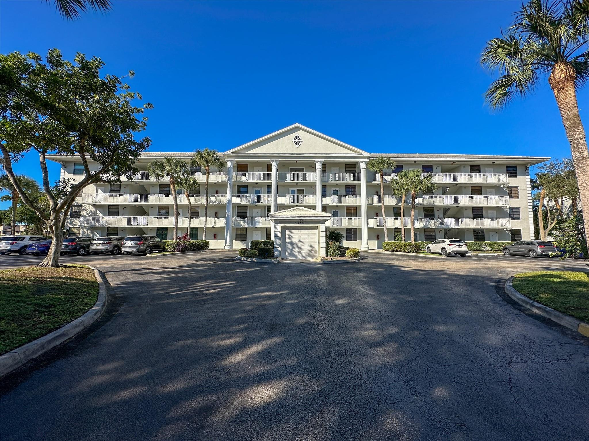 1715 WHITEHALL DR 301