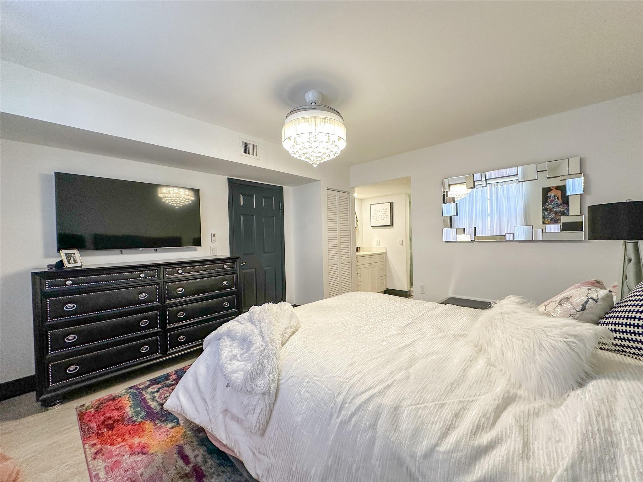 1715 WHITEHALL DR 301