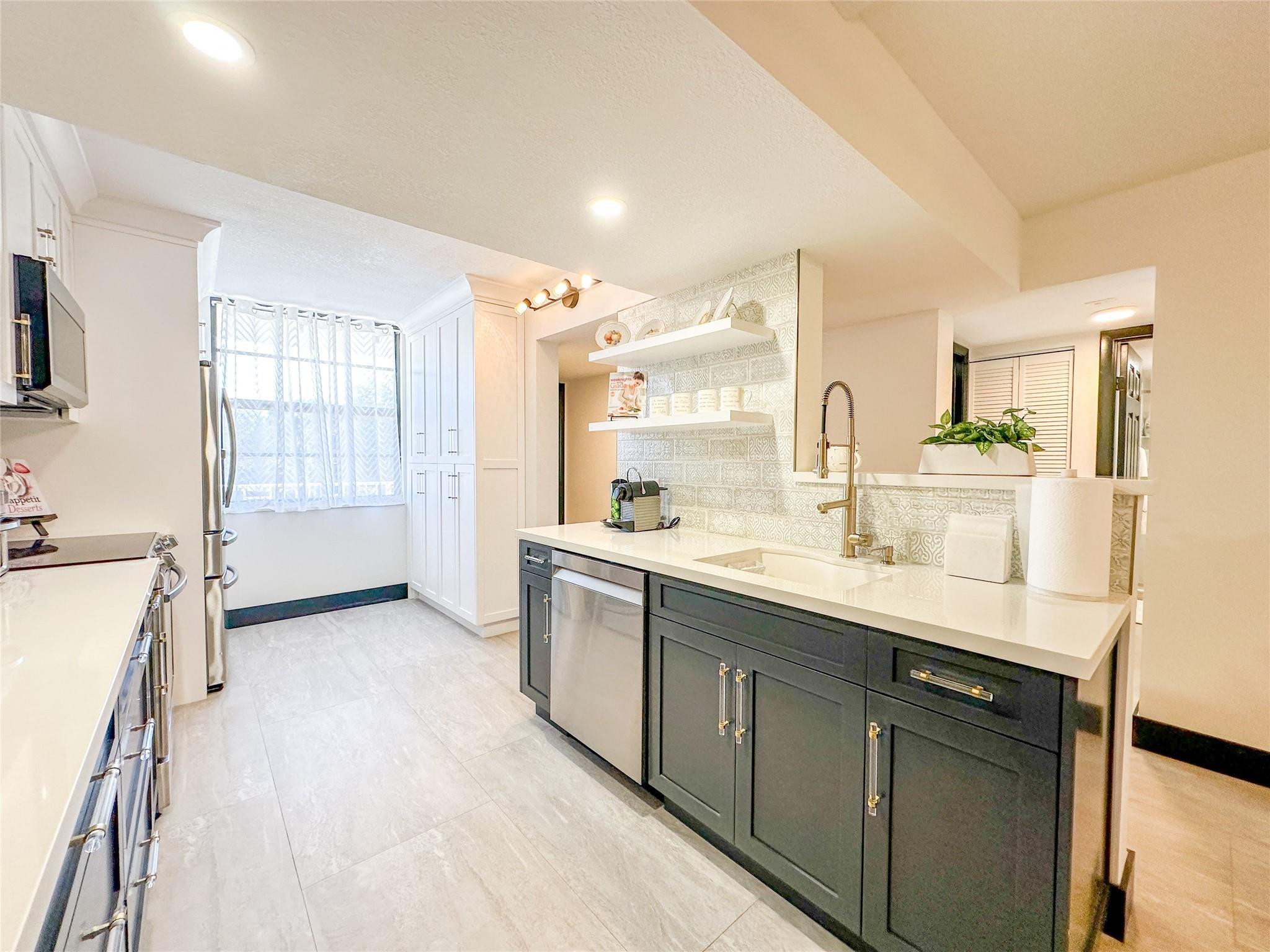 1715 WHITEHALL DR 301