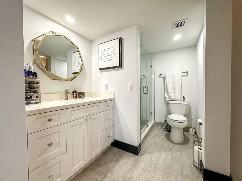 1715 WHITEHALL DR 301