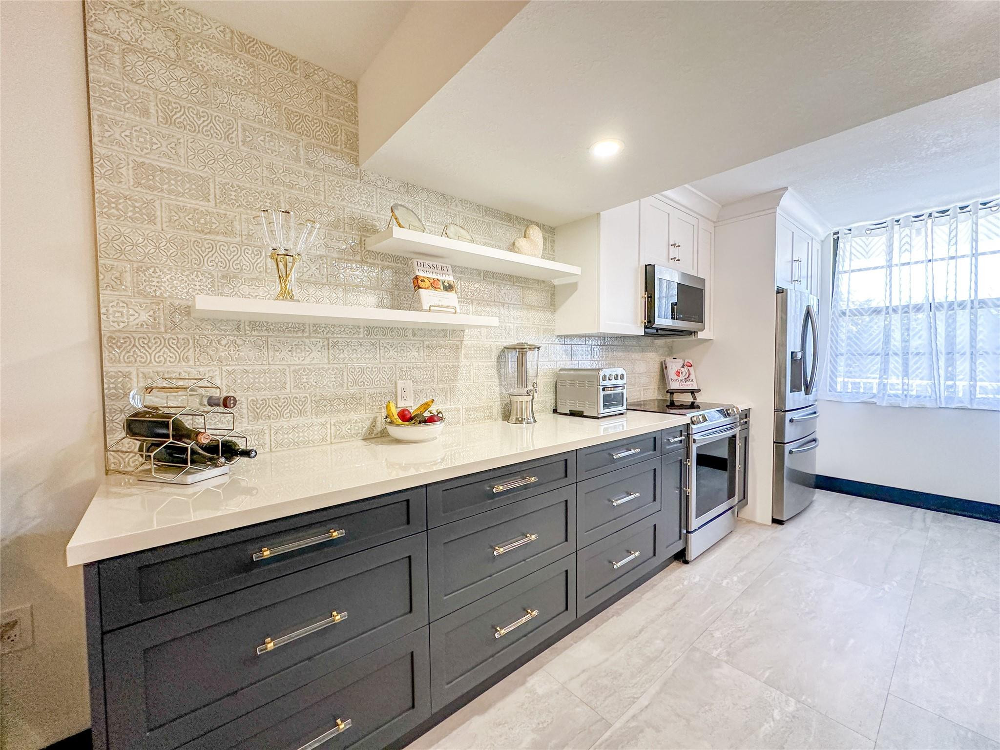 1715 WHITEHALL DR 301