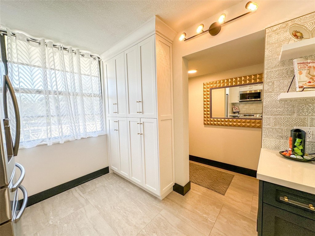 1715 WHITEHALL DR 301