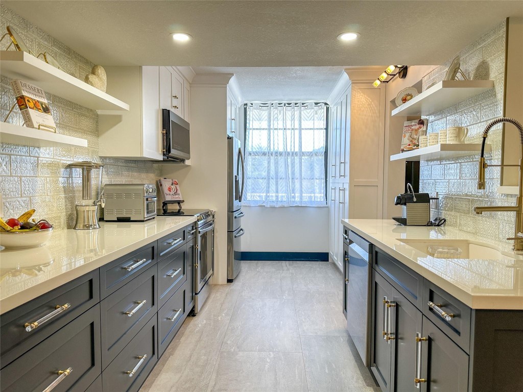 1715 WHITEHALL DR 301