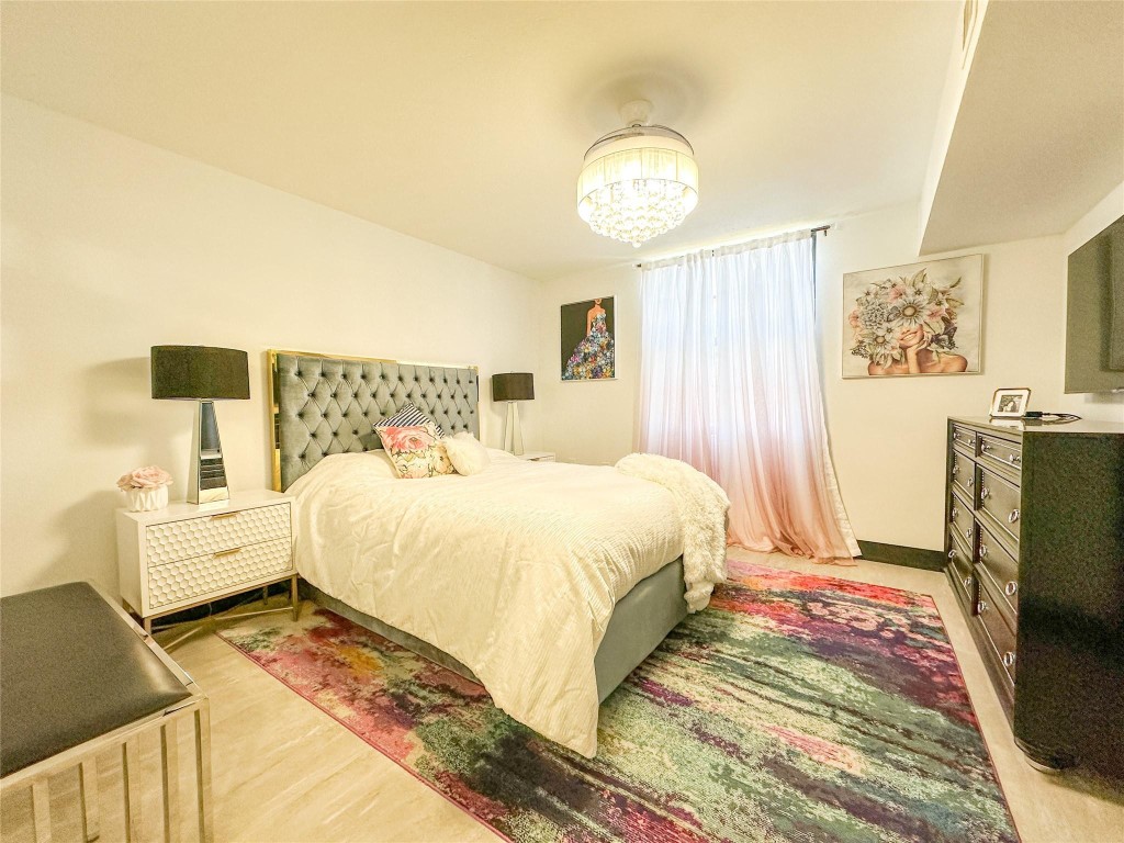 1715 WHITEHALL DR 301