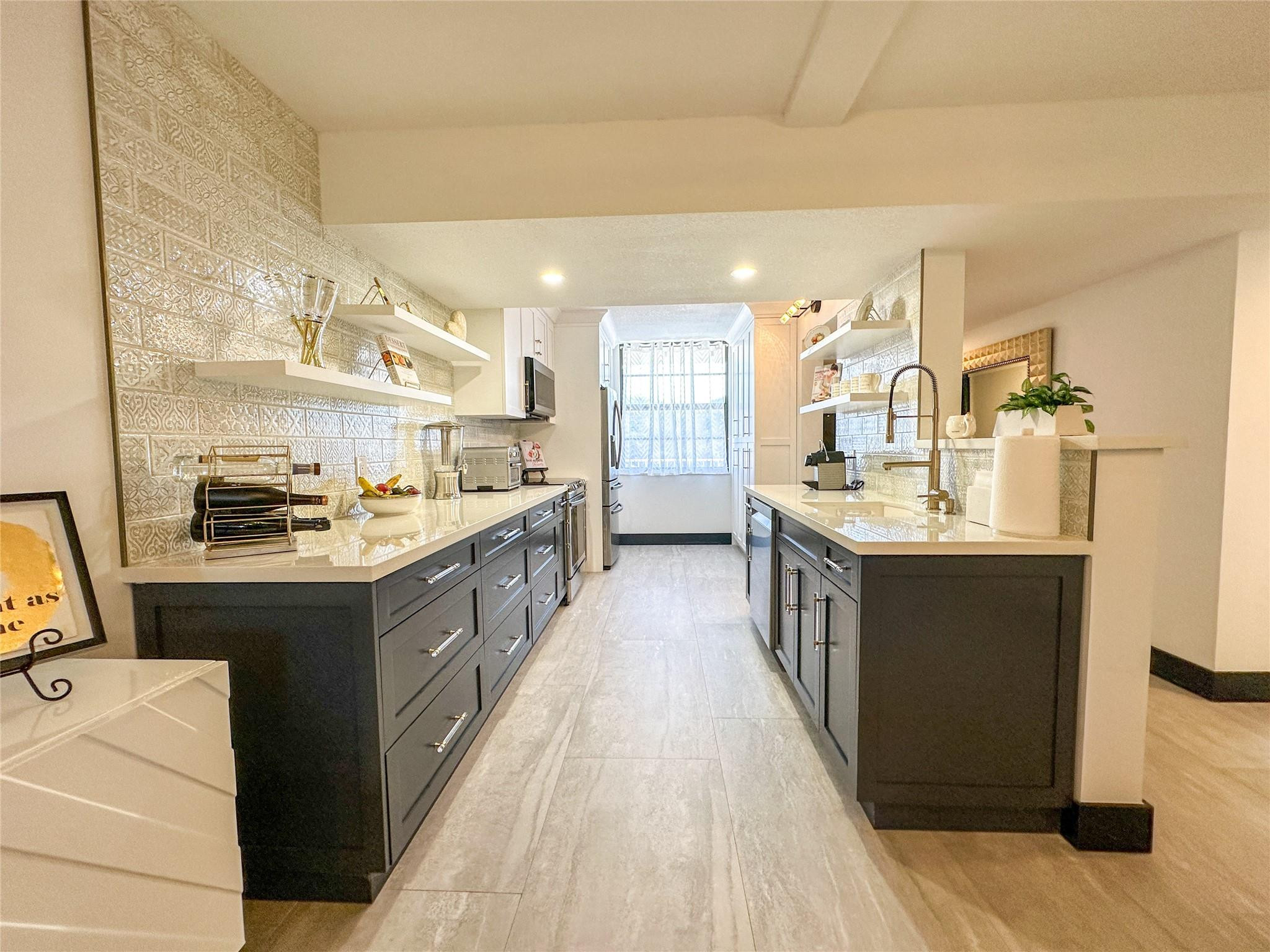 1715 WHITEHALL DR 301