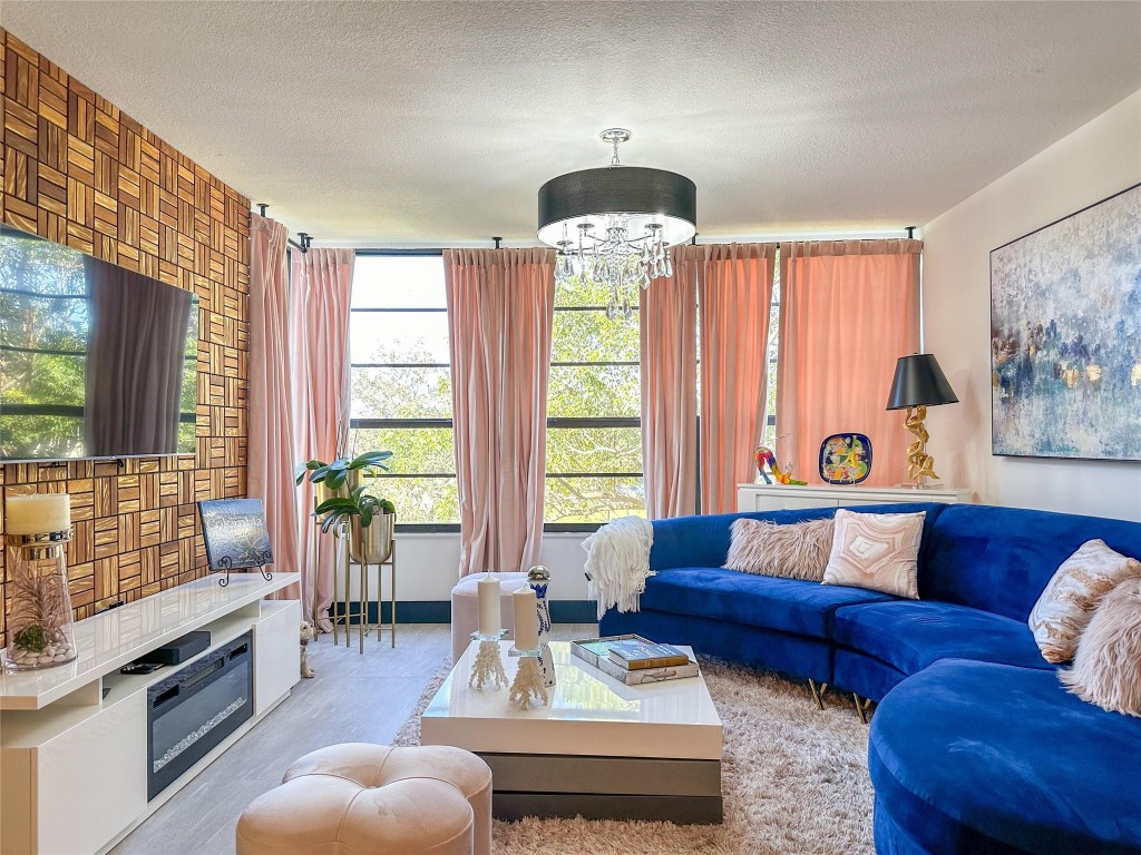 1715 WHITEHALL DR 301