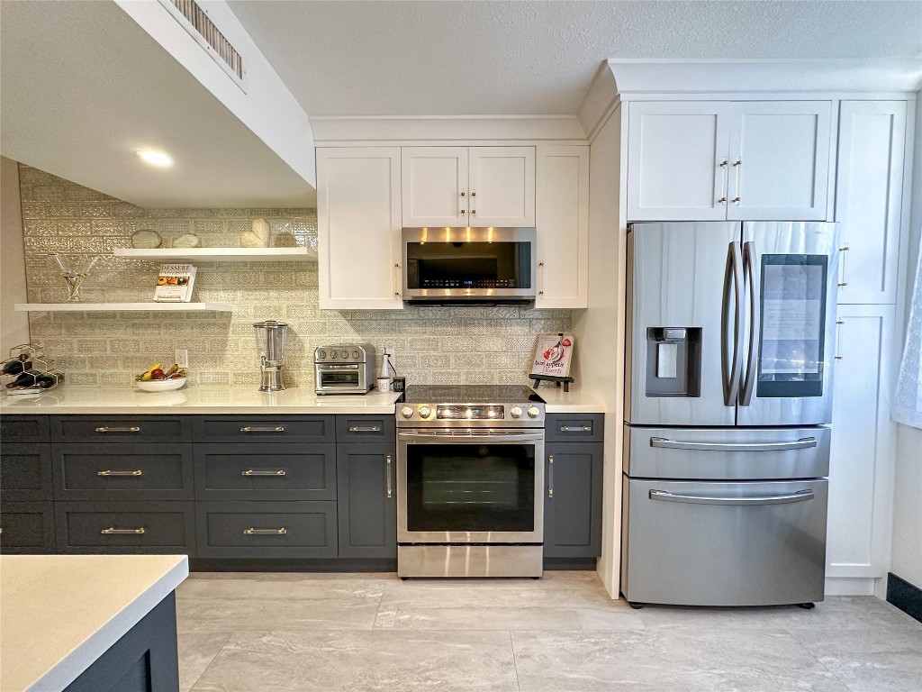 1715 WHITEHALL DR 301