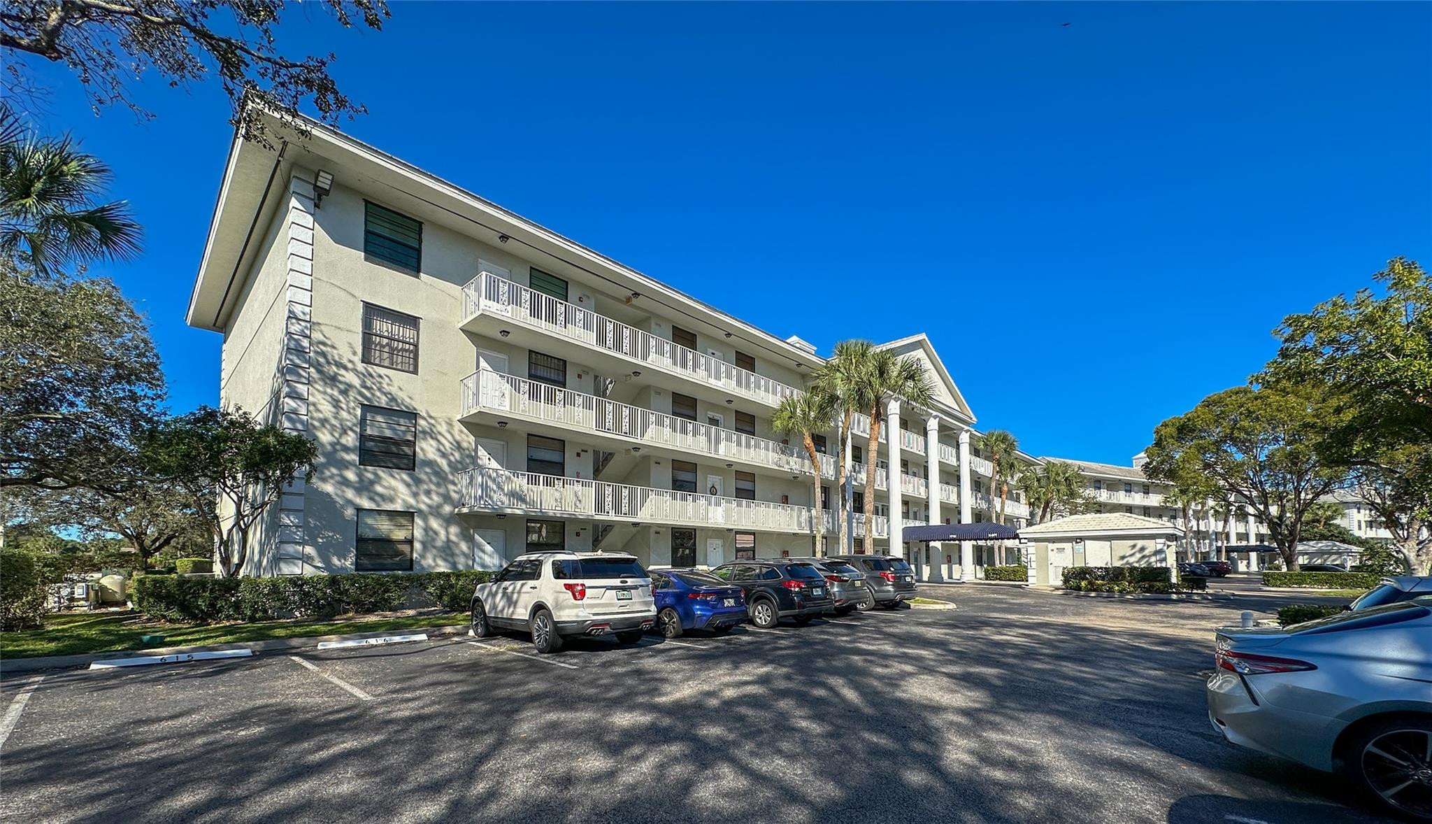 1715 WHITEHALL DR 301