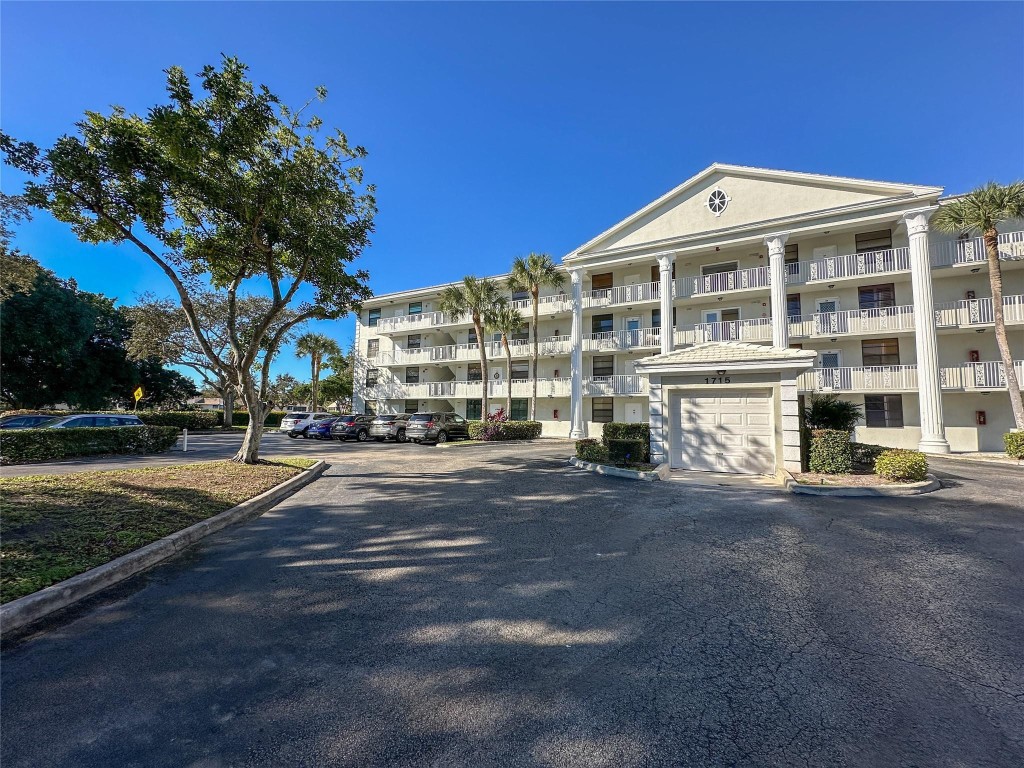 1715 WHITEHALL DR 301