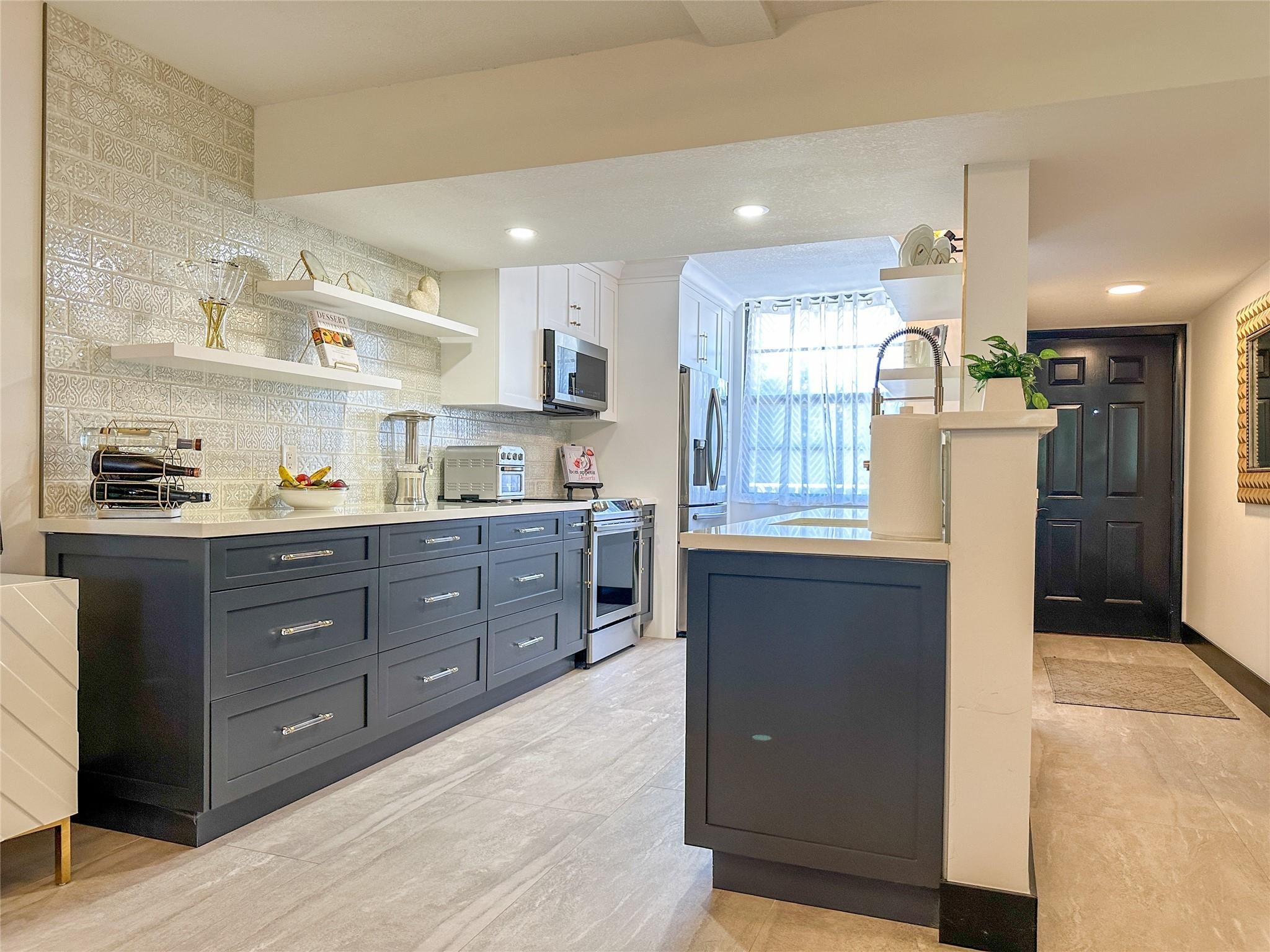 1715 WHITEHALL DR 301