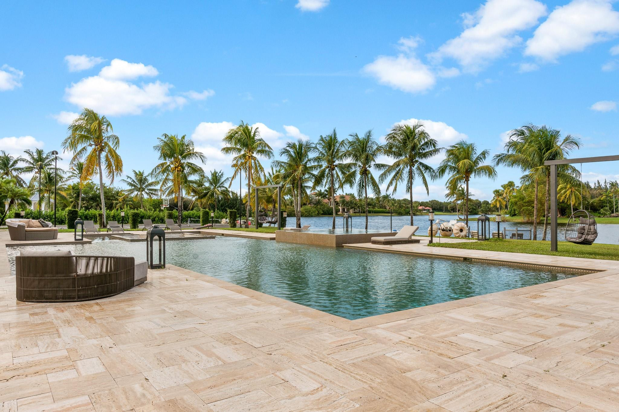 7401 PEPPERTREE S